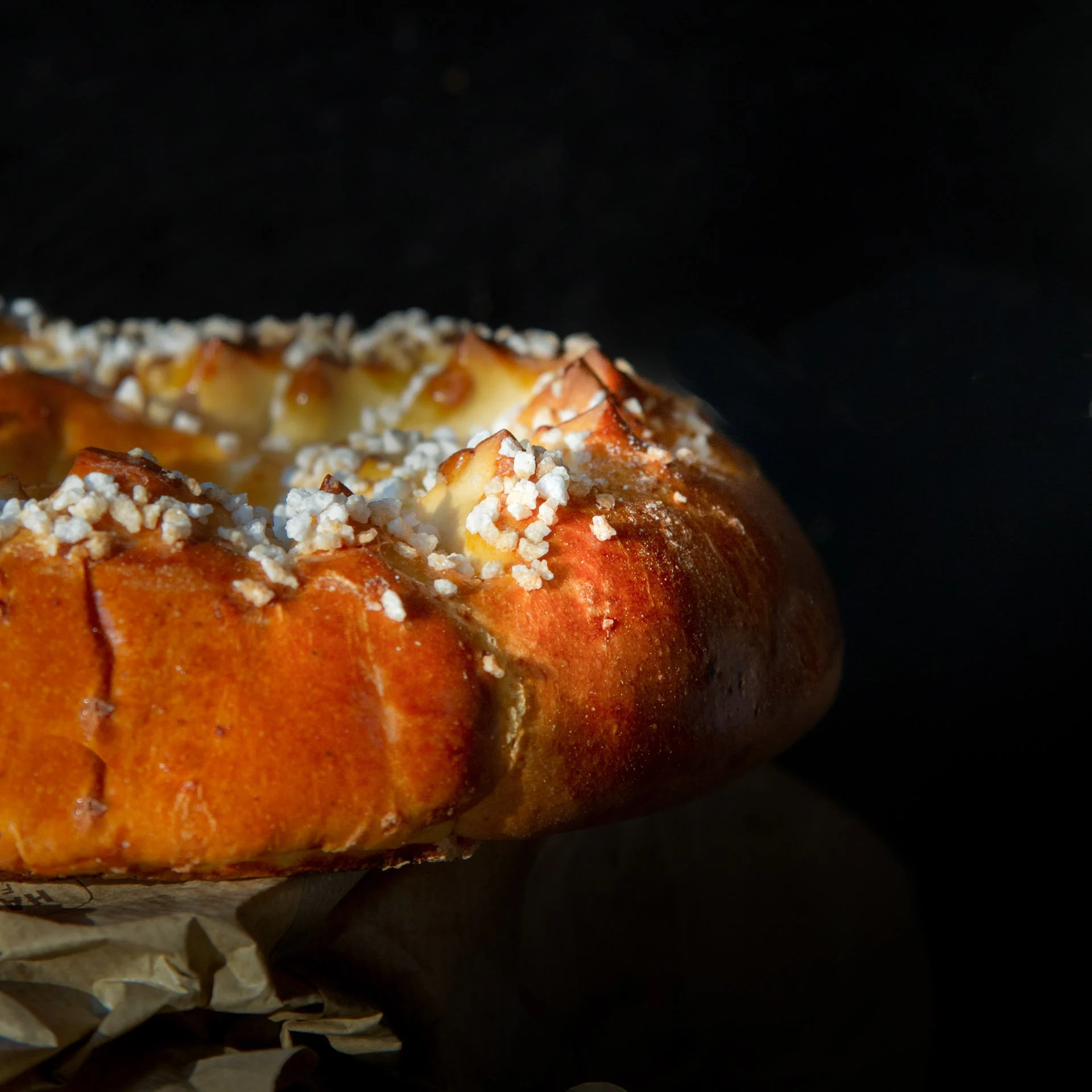 photo of a couronnedesrois in soft lighting catherinelewisphotography.jpg