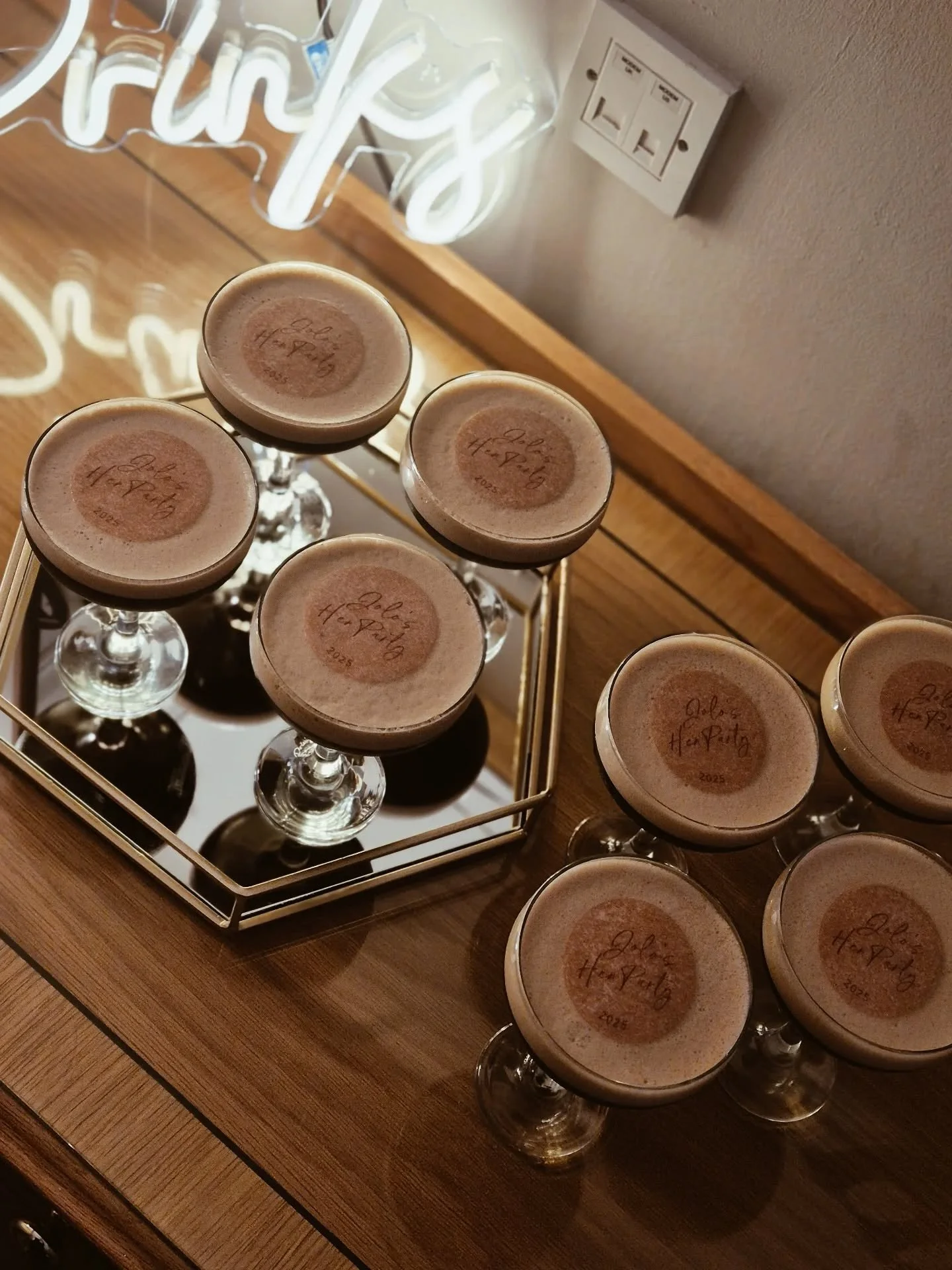 A hen-do featuring surprise cocktails finished off with personalised toppers.

We set up an entire bar in the neighbouring hotel room to surprise Jodie &amp; her hens with a whole menu of cocktails for the Evening.

Congratulations @jodiem.89 &amp; A