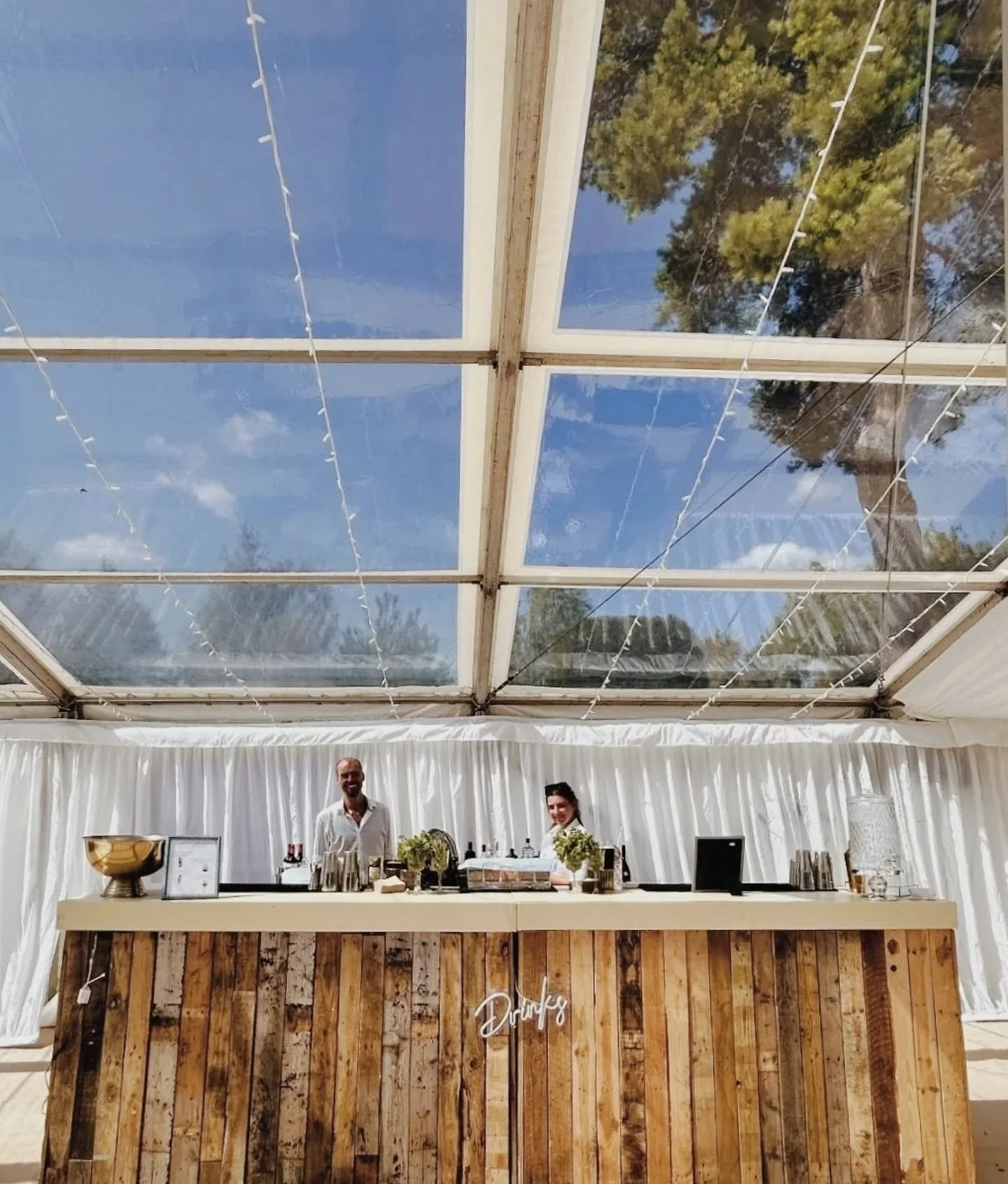 Scorcher of a wedding at @hinwickhall and thankyou to @wingseventsltd for providing the beautiful bar for us