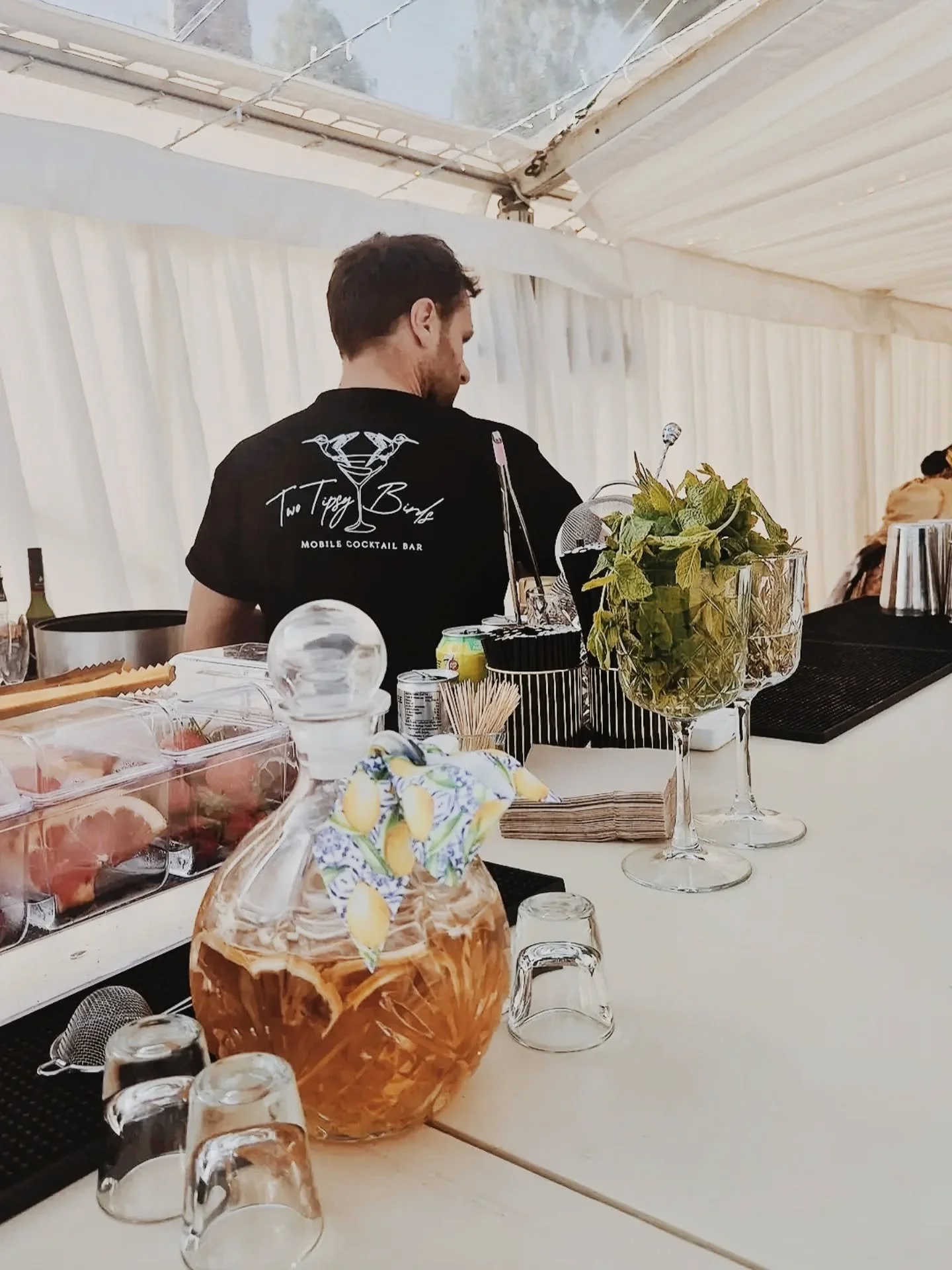 Sick of working 5 days a Week?

Listen, I didn't just jump into events without quitting my job, I worked full time and ran an event on my day off.

Because I had no idea that this could be my job. I thought it would be really hard to fill my calendar