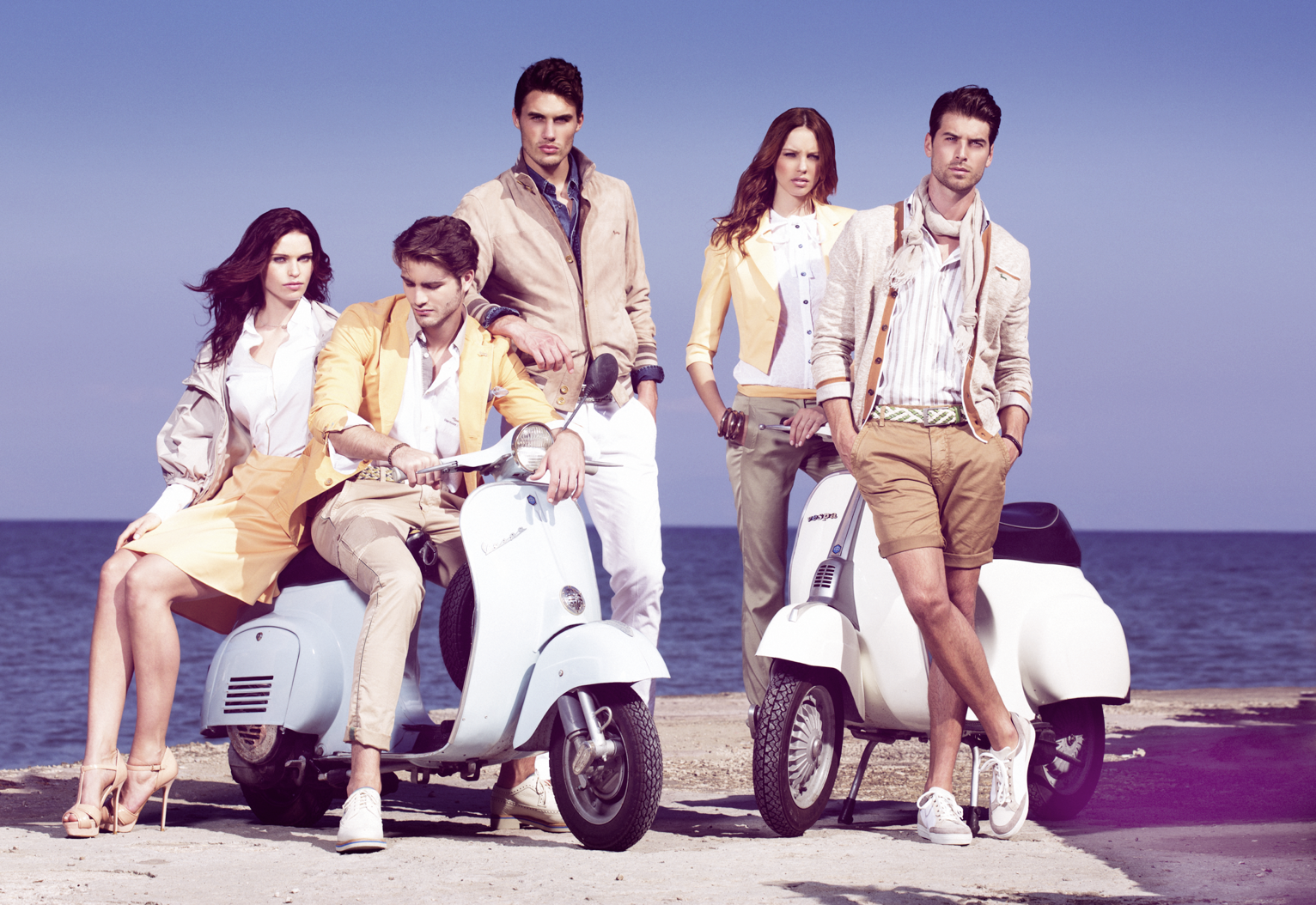Harmont e Blaine Lifestyle fashion photography featuring summer clothing collection.png