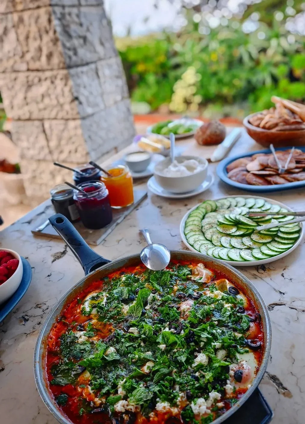 Heidi-Lampen-coaching-somatic-therapist-portugal-retreat-wellness dining.jpg