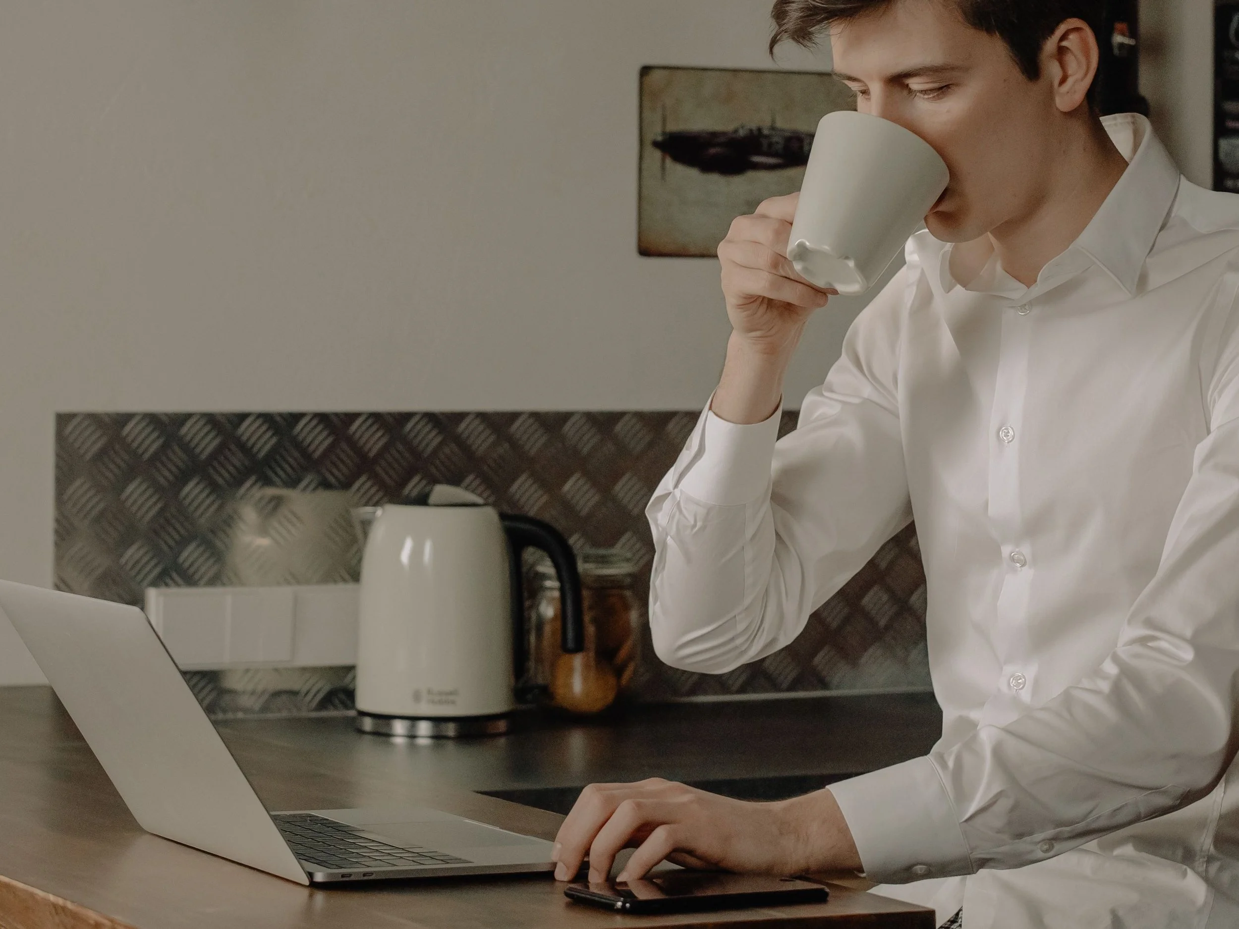 Smart working e malattia: quando lavorare da casa rende difficile fermarsi