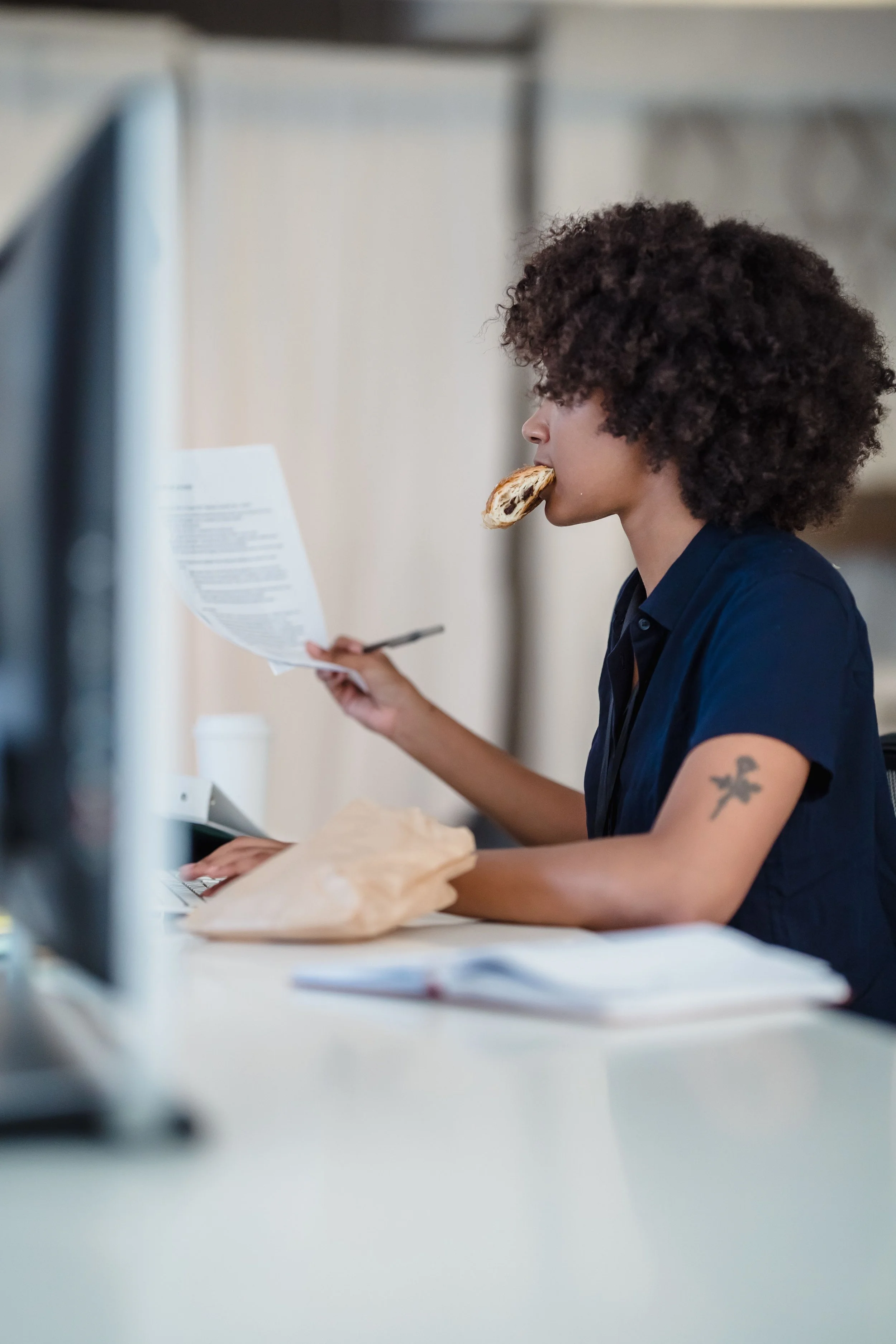 Mangiare al lavoro: quando la pausa pranzo smette di essere una pausa
