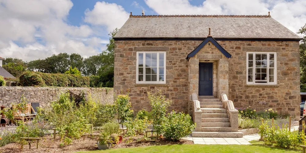 BACK TO SCHOOL (PERIOD LIVING)