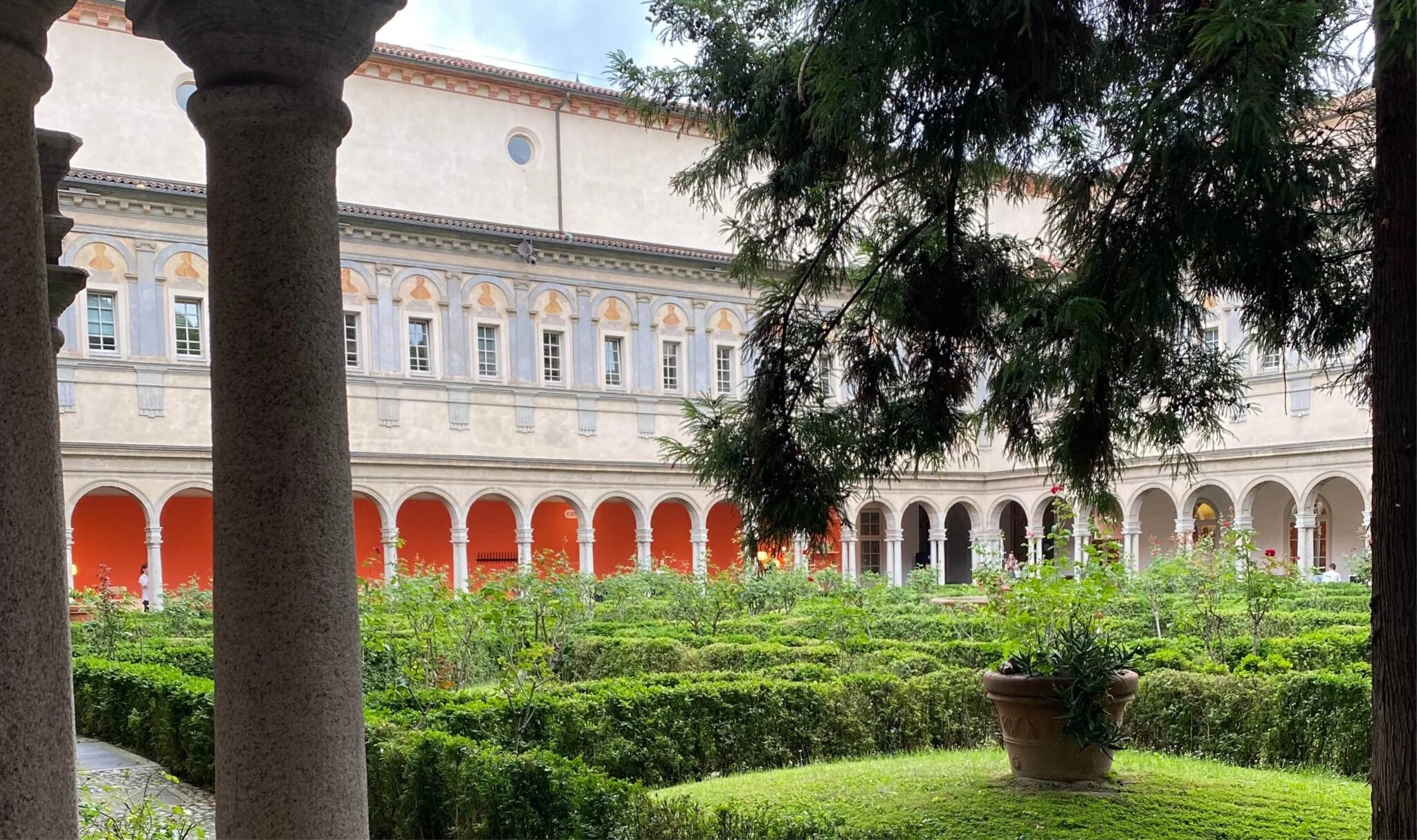 MDW22: Padiglione Brera Showcases Ways of Sitting at San Simpliciano (Design Milk)