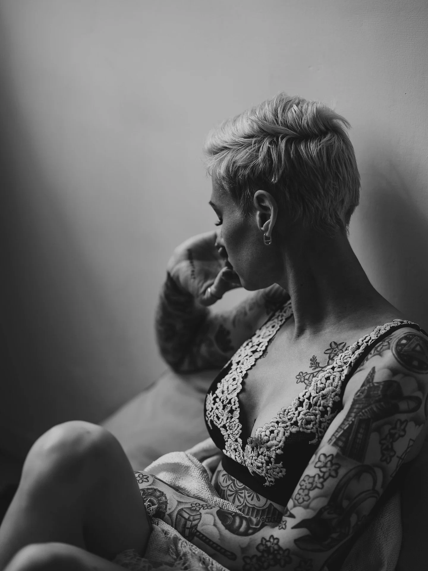 Es ist okay um Hilfe zu bitten. Du musst das nicht alleine schaffen. Hilfe annehmen zu k&ouml;nnen ist eine St&auml;rke und kein Zeichen der Schw&auml;che. 

BOUDOIRFOTOGRAFIE 
SELBSTAKZEPTANZ 
WEEKLY REMINDER

#achtsamkeitimalltag #selbstliebe #selb