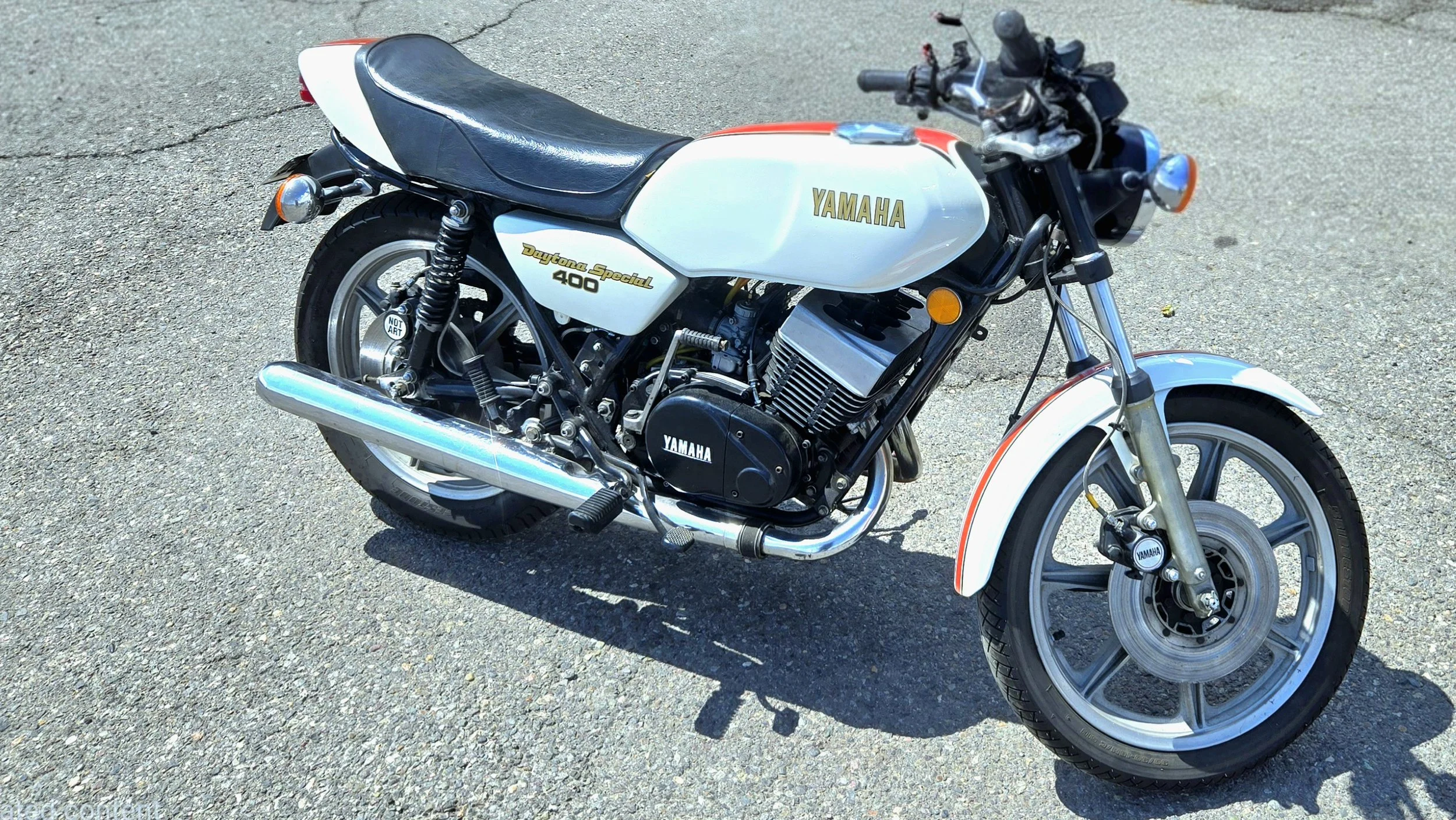 1977 Yamaha RD400 Daytona White/Red