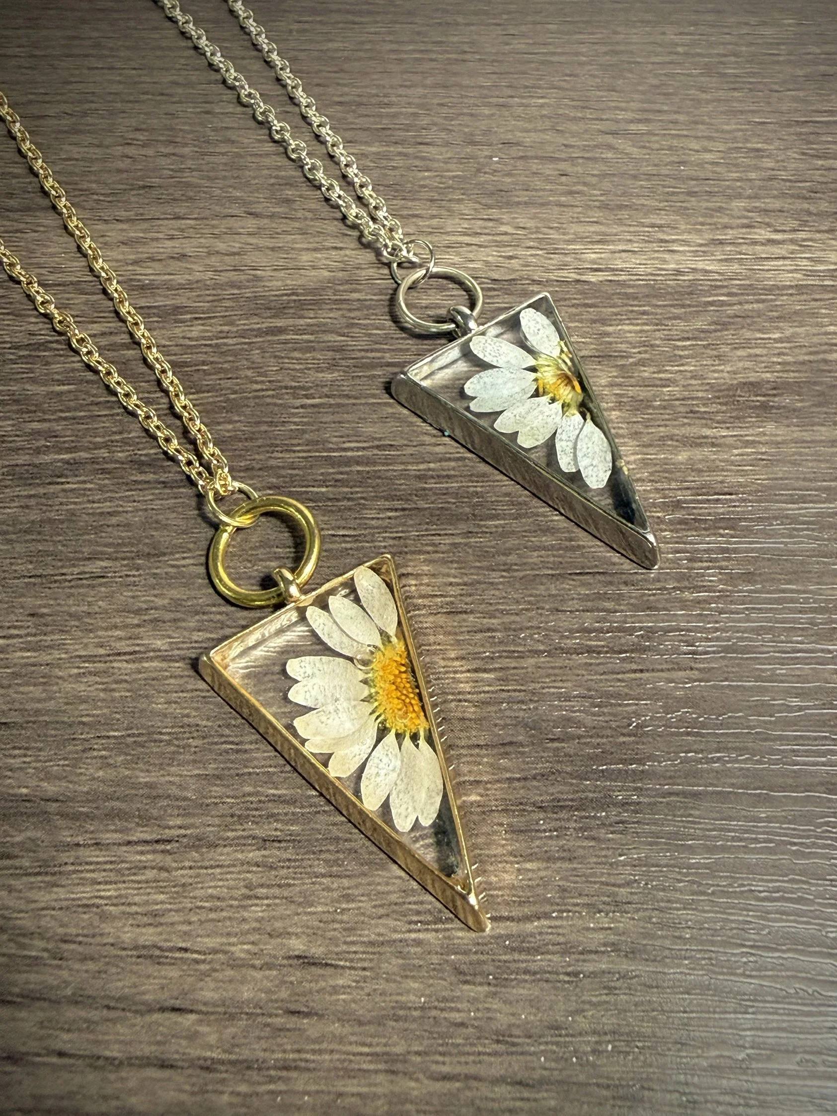 White Daisy Necklace