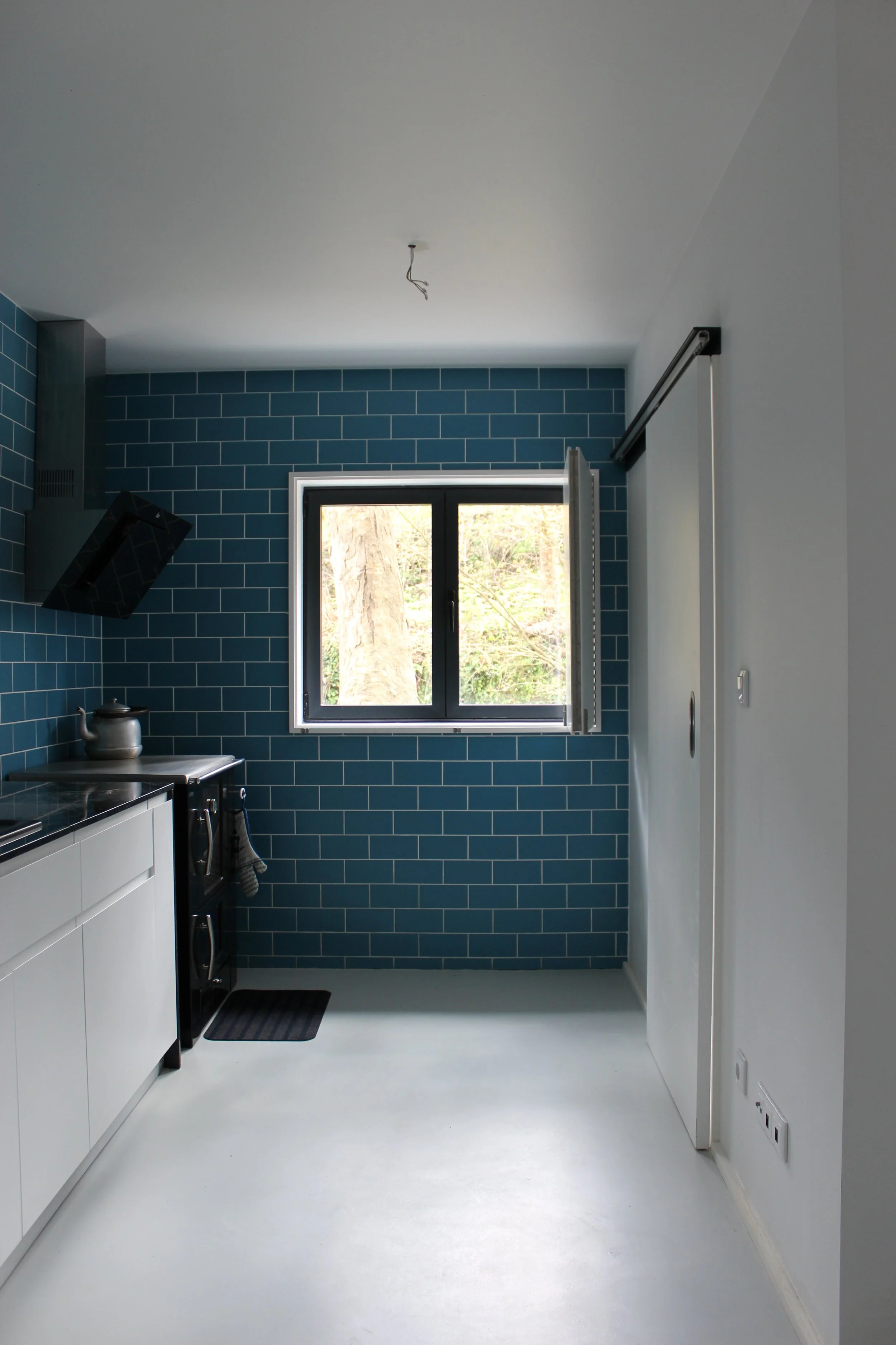 Interior de cozinha em projeto de habitação unifamiliar — GAUG