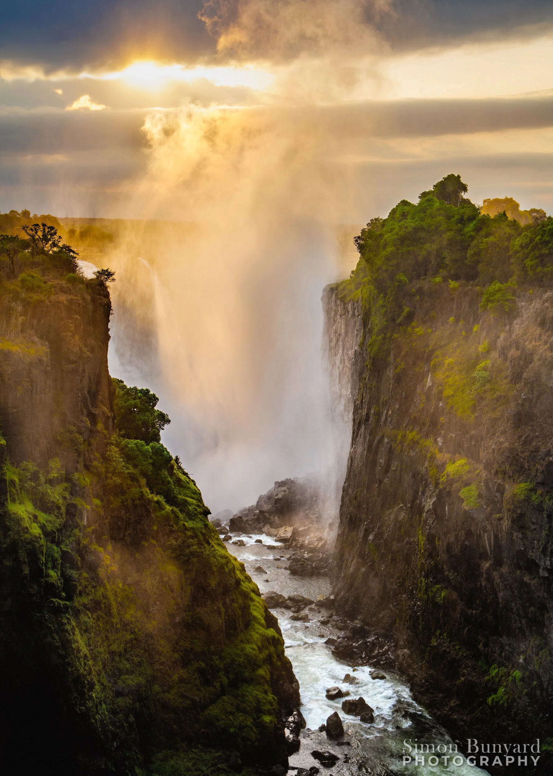 R31_1670MEF_Victoria Falls_webWM.jpg