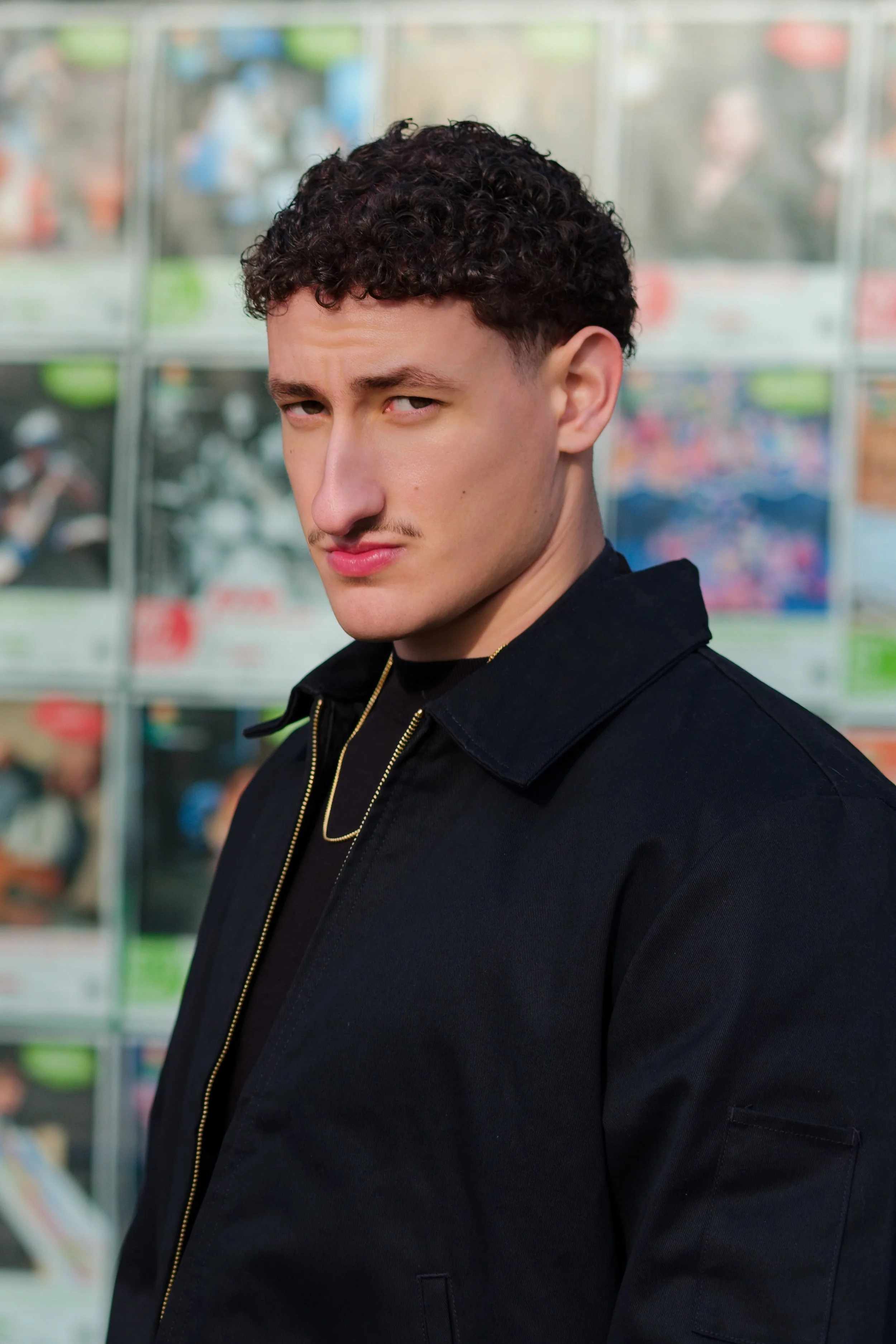 portrait lifestyle jeune homme lumière naturelle