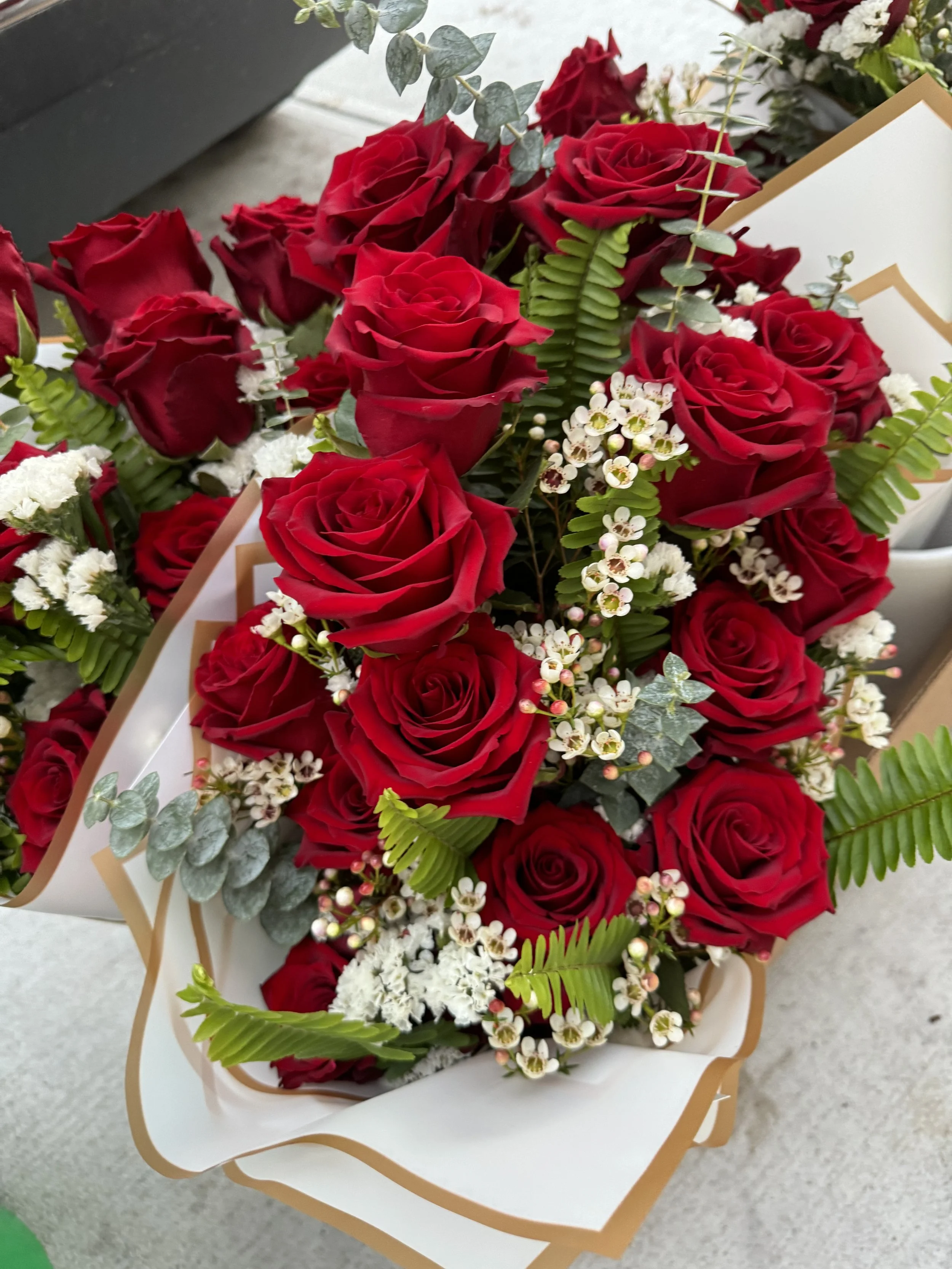 Traditional Dozen Red Roses – Wrapped Bouquet