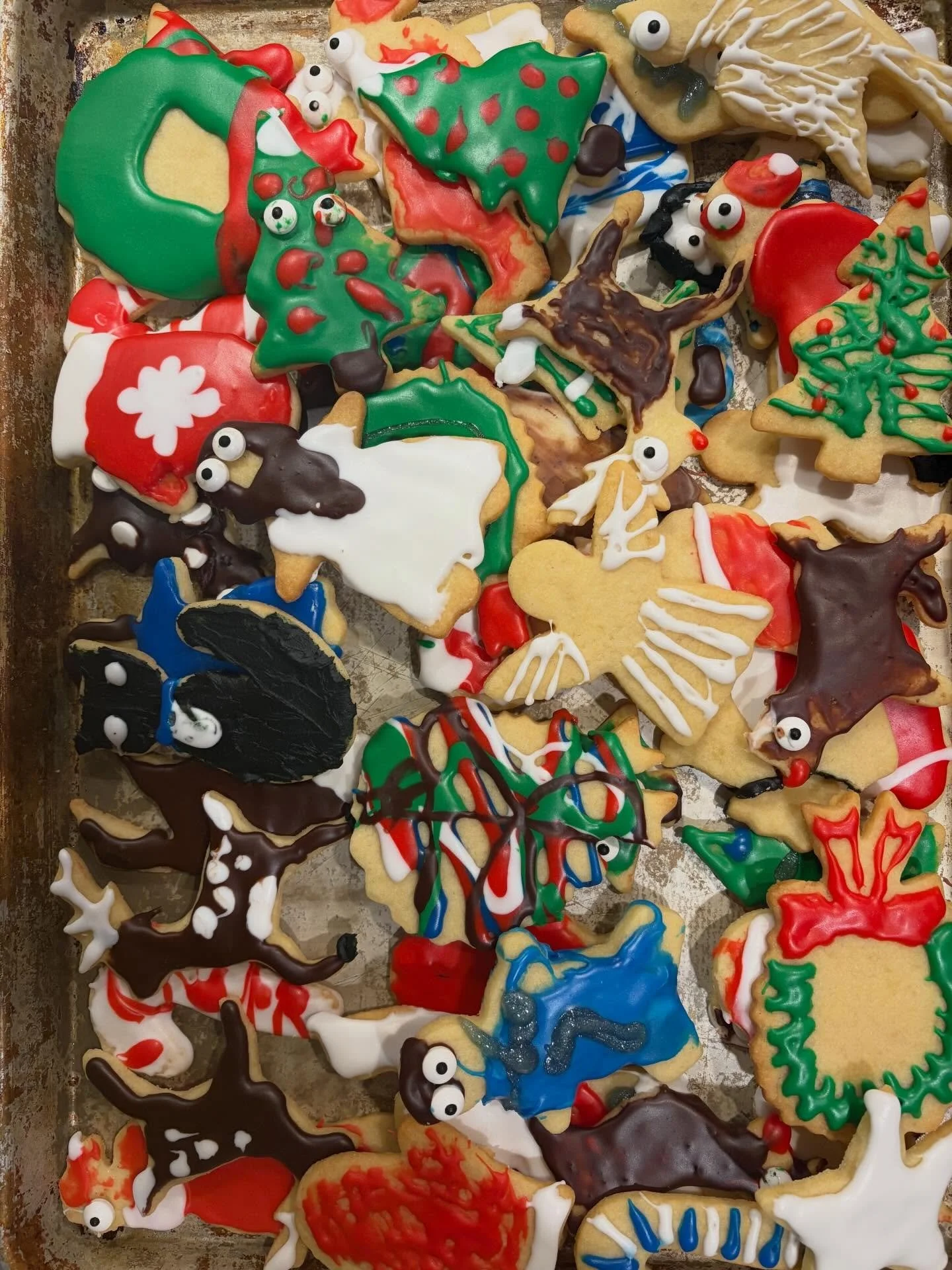 Leaning in hard on all our favorite traditions. And wishing all who celebrate happy holidays!
#holidays #christmas #merryandbright #tradition