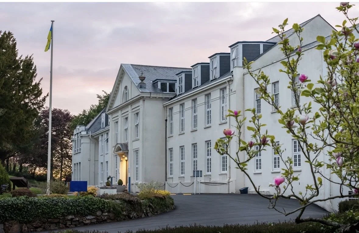 imagen fachada edificio del lugar de nuestros campamentos