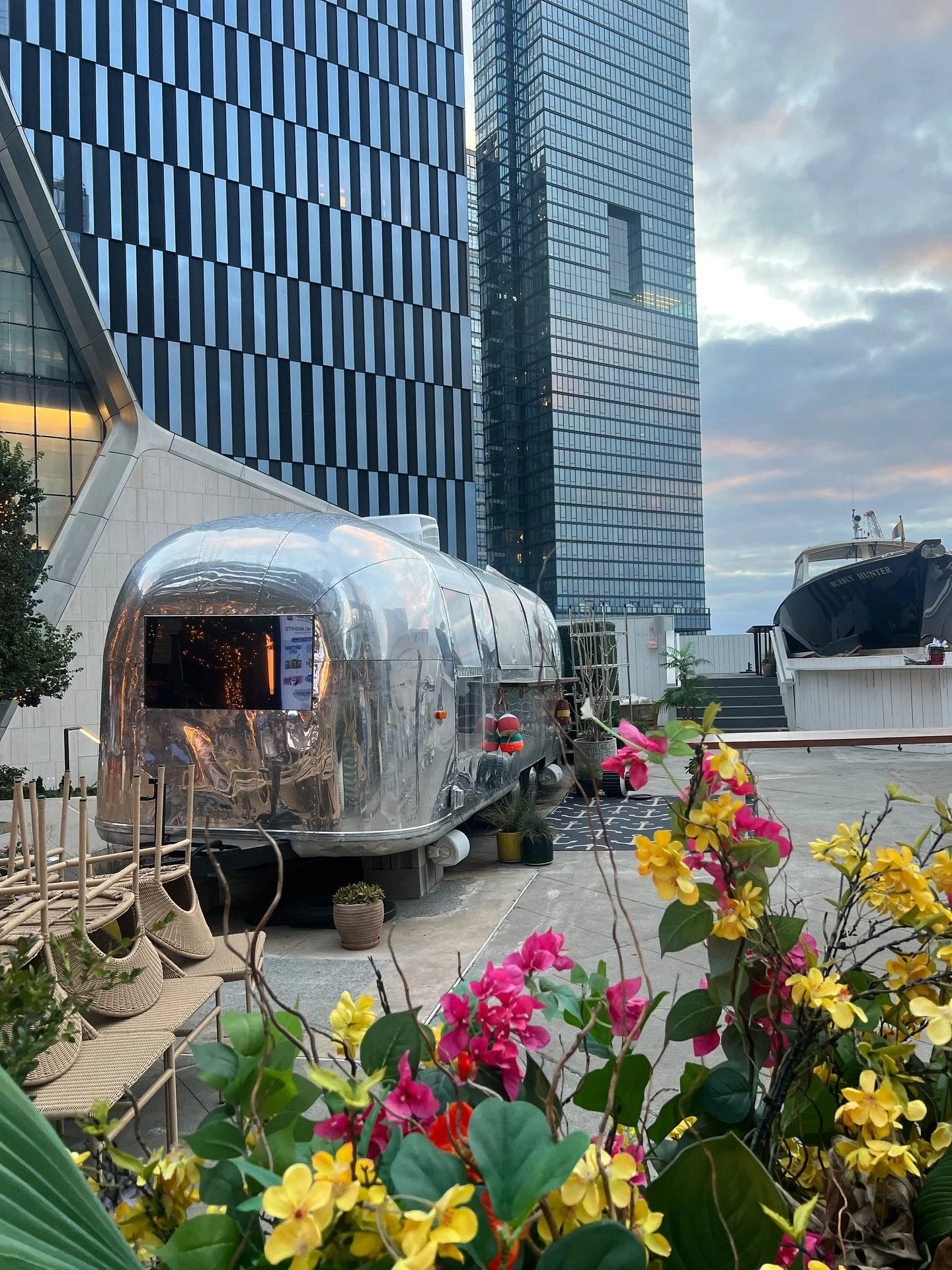 City lights, autumn nights, and pumpkins in sight 🎃

Our Airstream is the perfect companion for concerts, fall gatherings, and custom brand activations &mdash; bringing the perfect pop-up bar setup for Halloween treats, pumpkin sweets, and cozy city