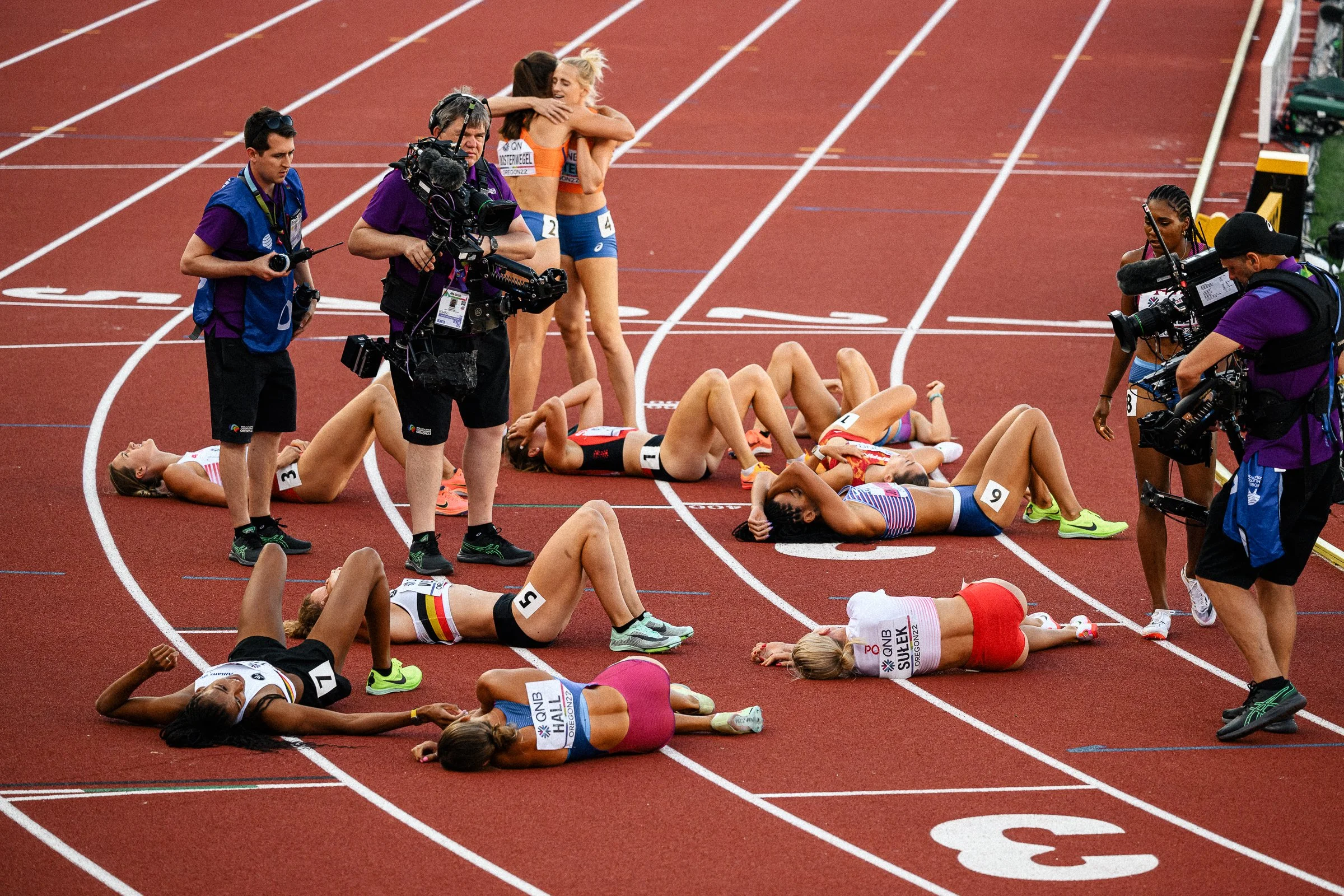 jzsnapz-sports-Eugene22-heptathlon-finish.jpg
