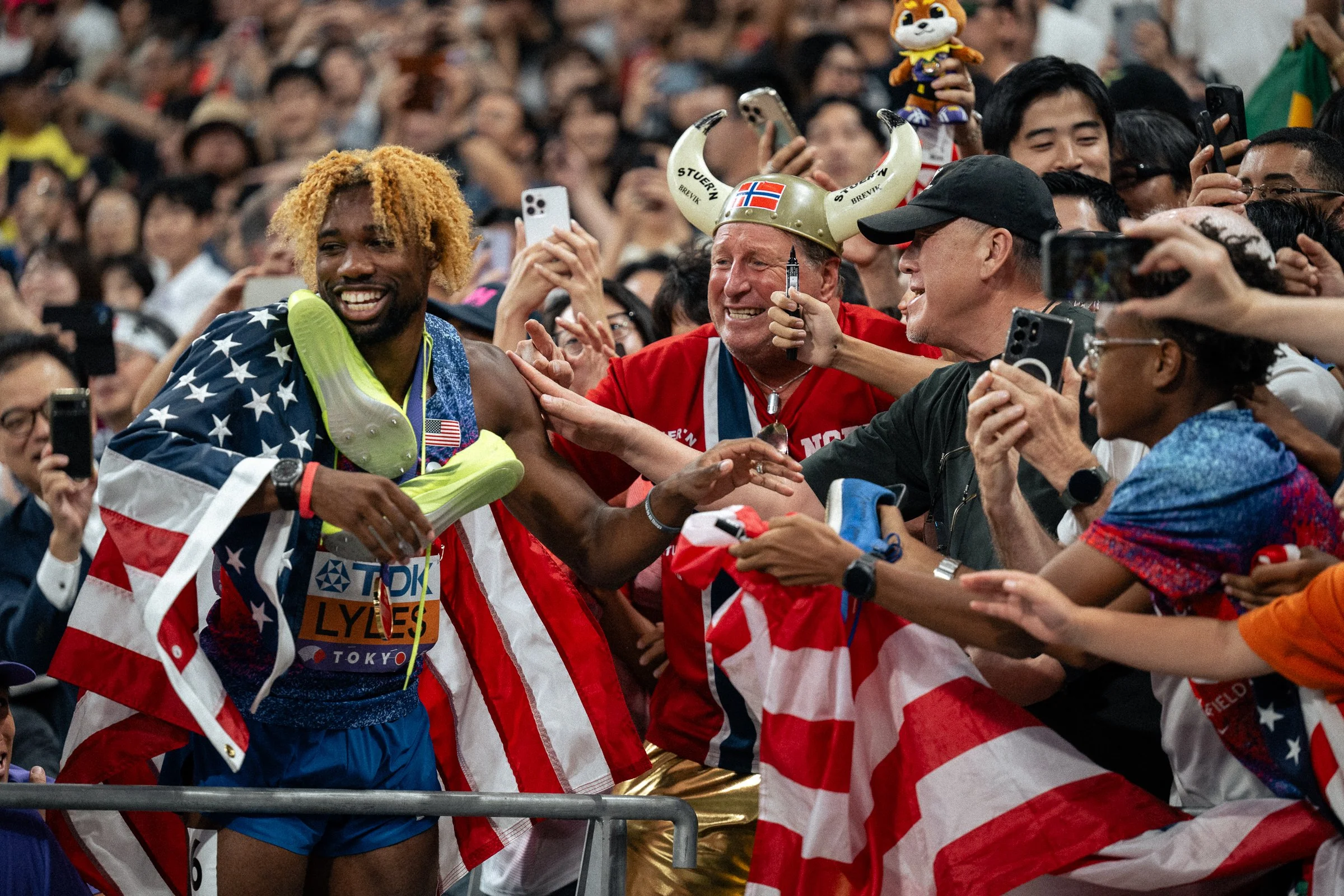 jzsnapz-sports-Noah-Lyles-Tokyo-Fans.jpg