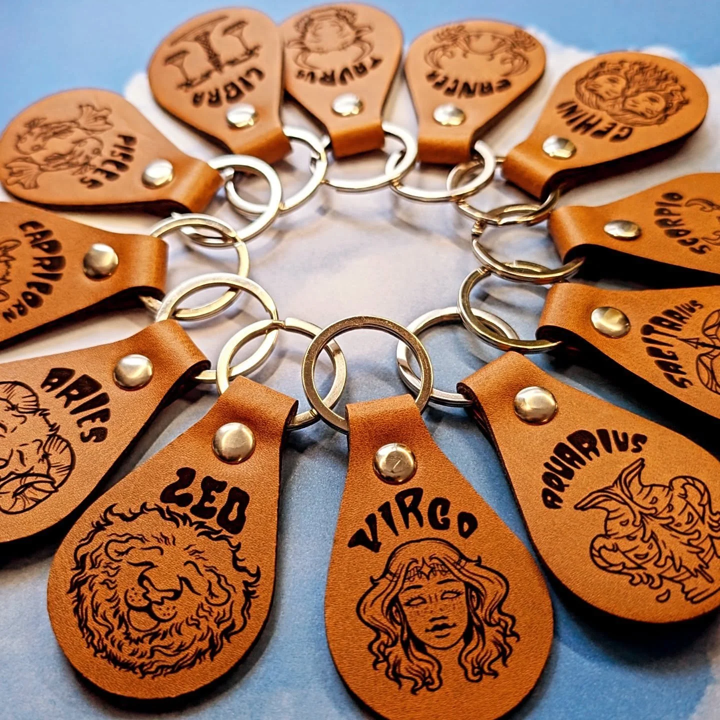 ✨ Custom Zodiac Keychains are here ✨
♈♉♊♋♌♍♎♏♐♑♒♓

Rep your sign (or someone else&rsquo;s 👀) with a personalized zodiac keychain &amp; add a small name or note engraved on the back to make it extra special.

Perfect for birthdays, besties, or a litt