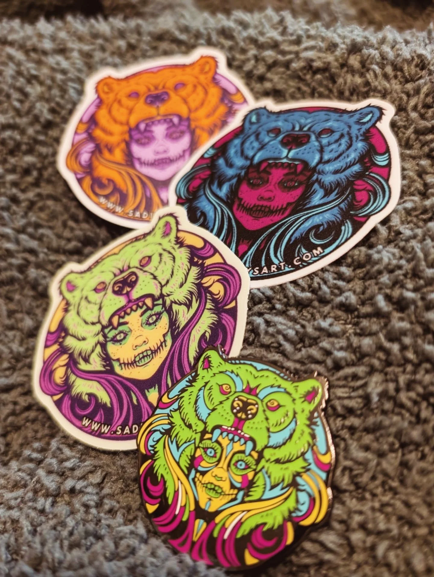 For a limited time if you order one of these new Enamel pins you get all of their corresponding stickers!

That's 3 stickers for The Bear Huntress Pin and 2 stickers for the Celestial Spill pin

✨🧸🌙
🧝🏼&zwj;♀️🐻🔅