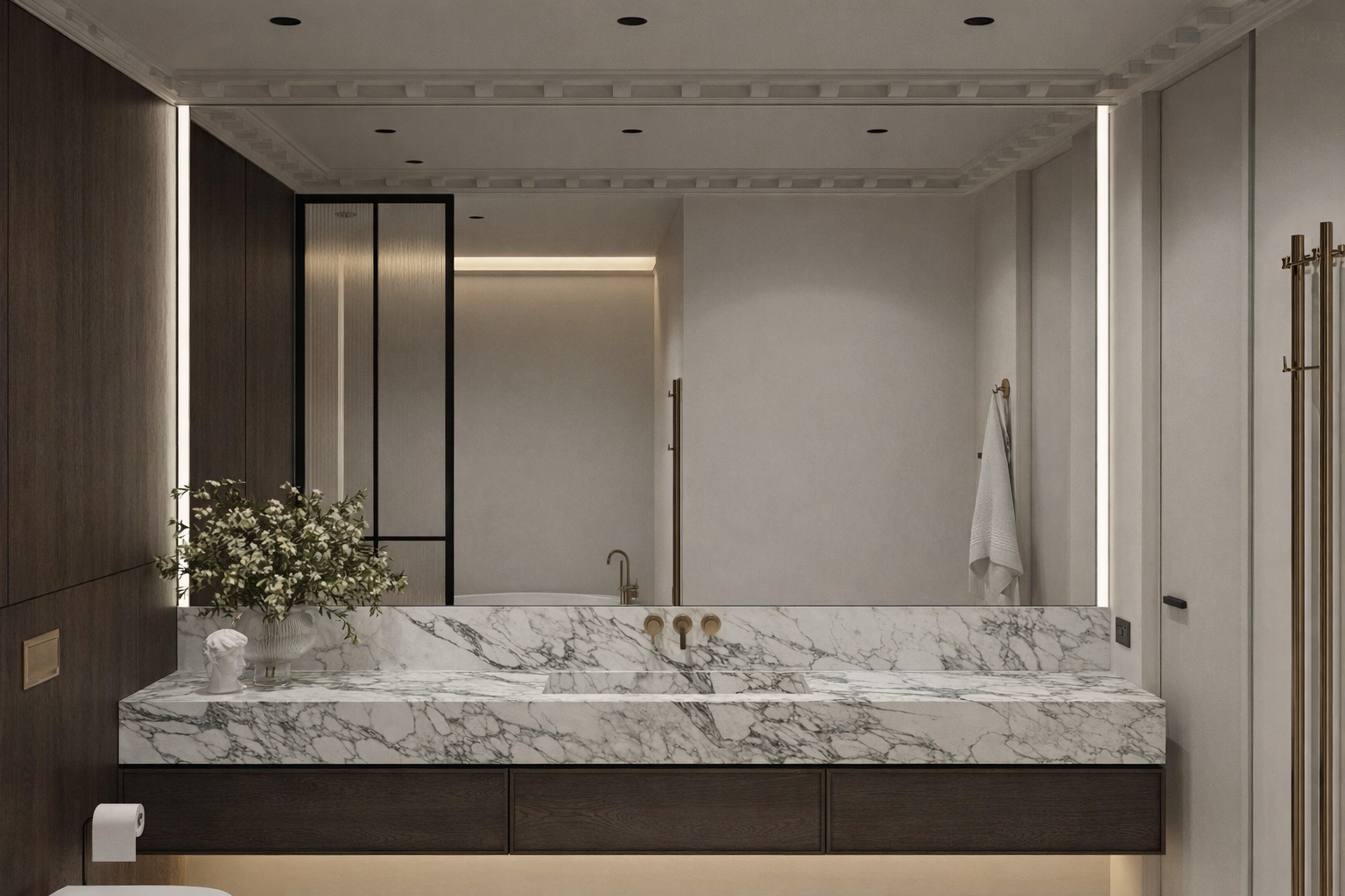 Baño moderno con lavabo de mármol, flores y figura decorativa, espejos grandes, paredes blancas y detalles en dorado.