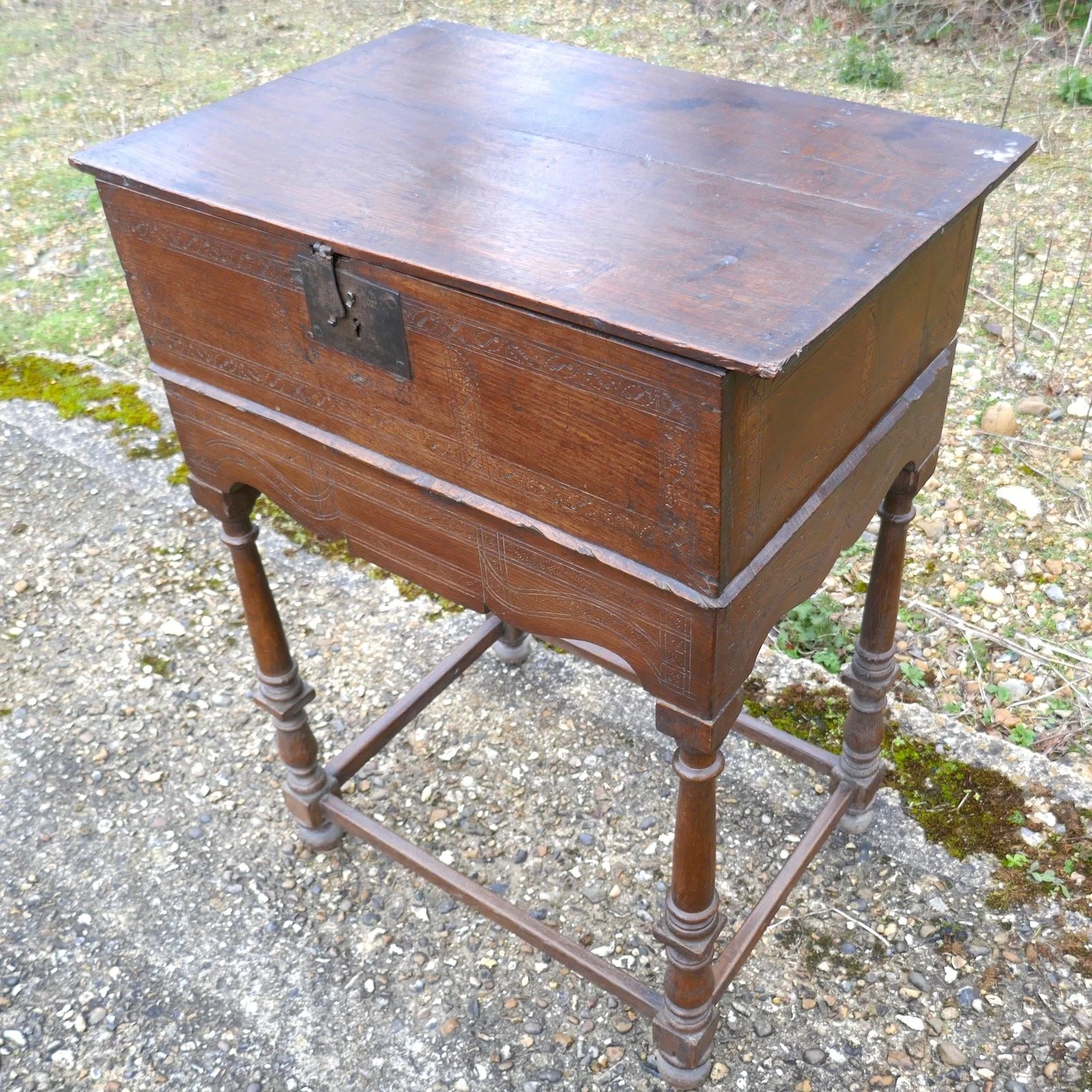 17th Century oak document box 2.jpg