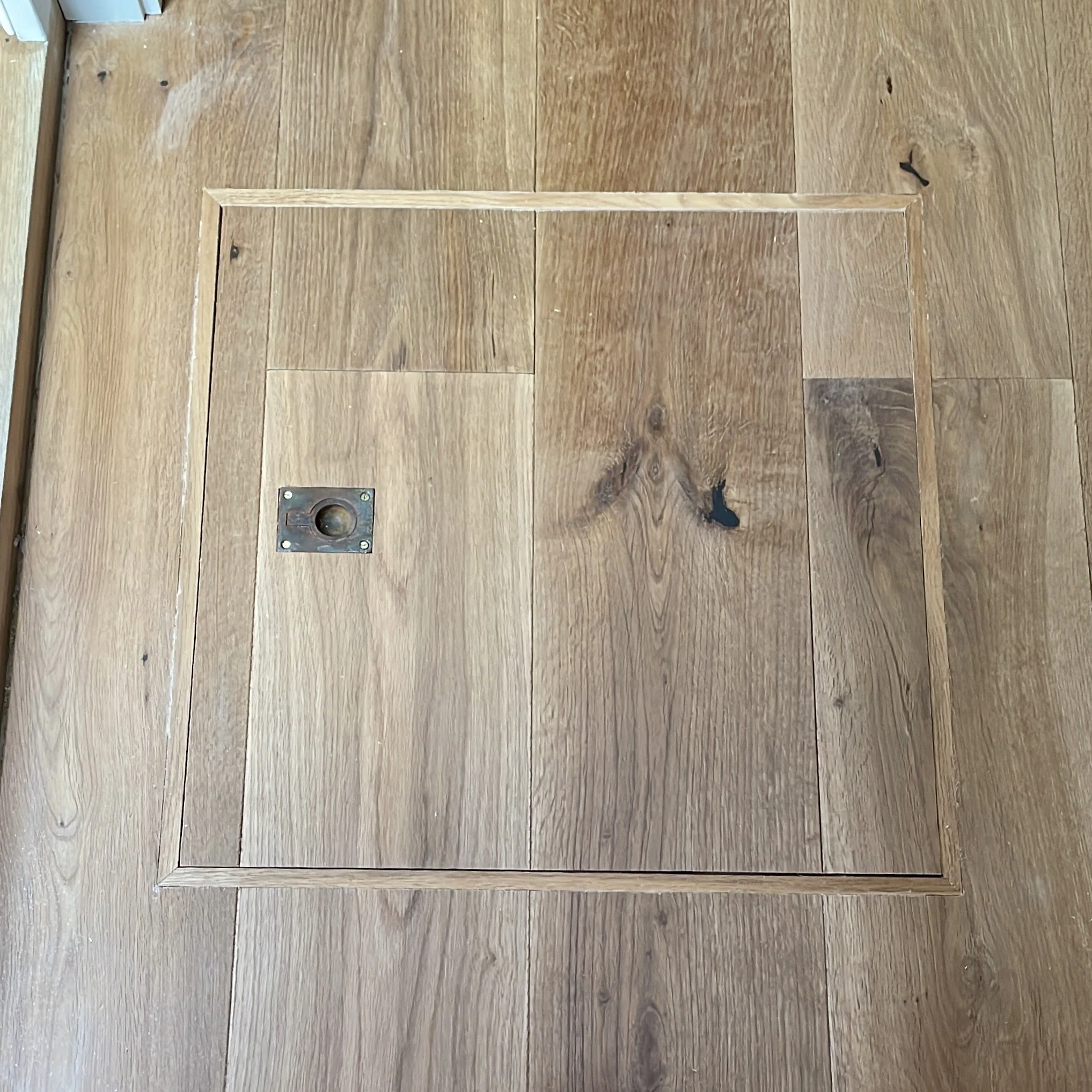 Access Hatch in Oak floor.jpg