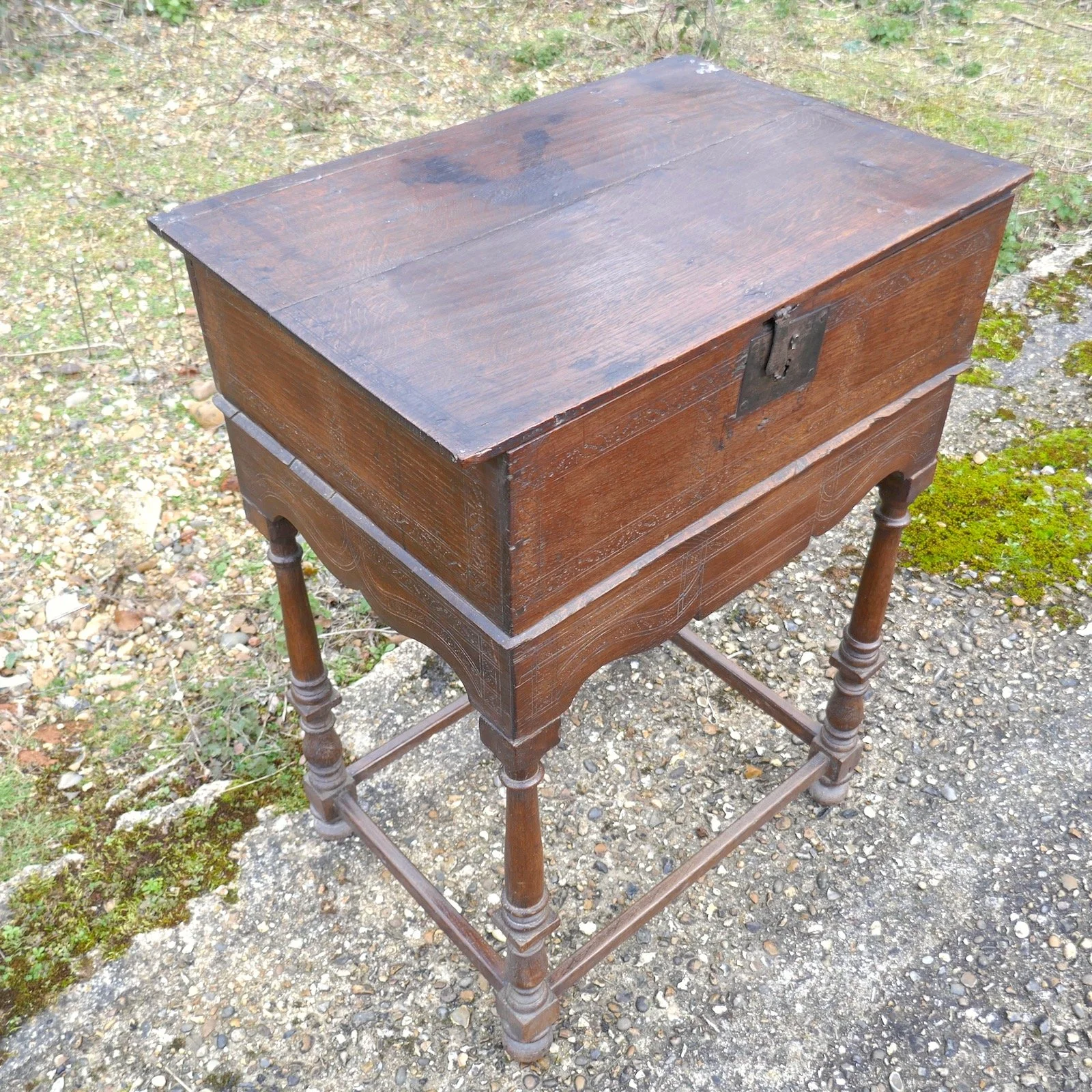 17th Century oak document box 3.jpg