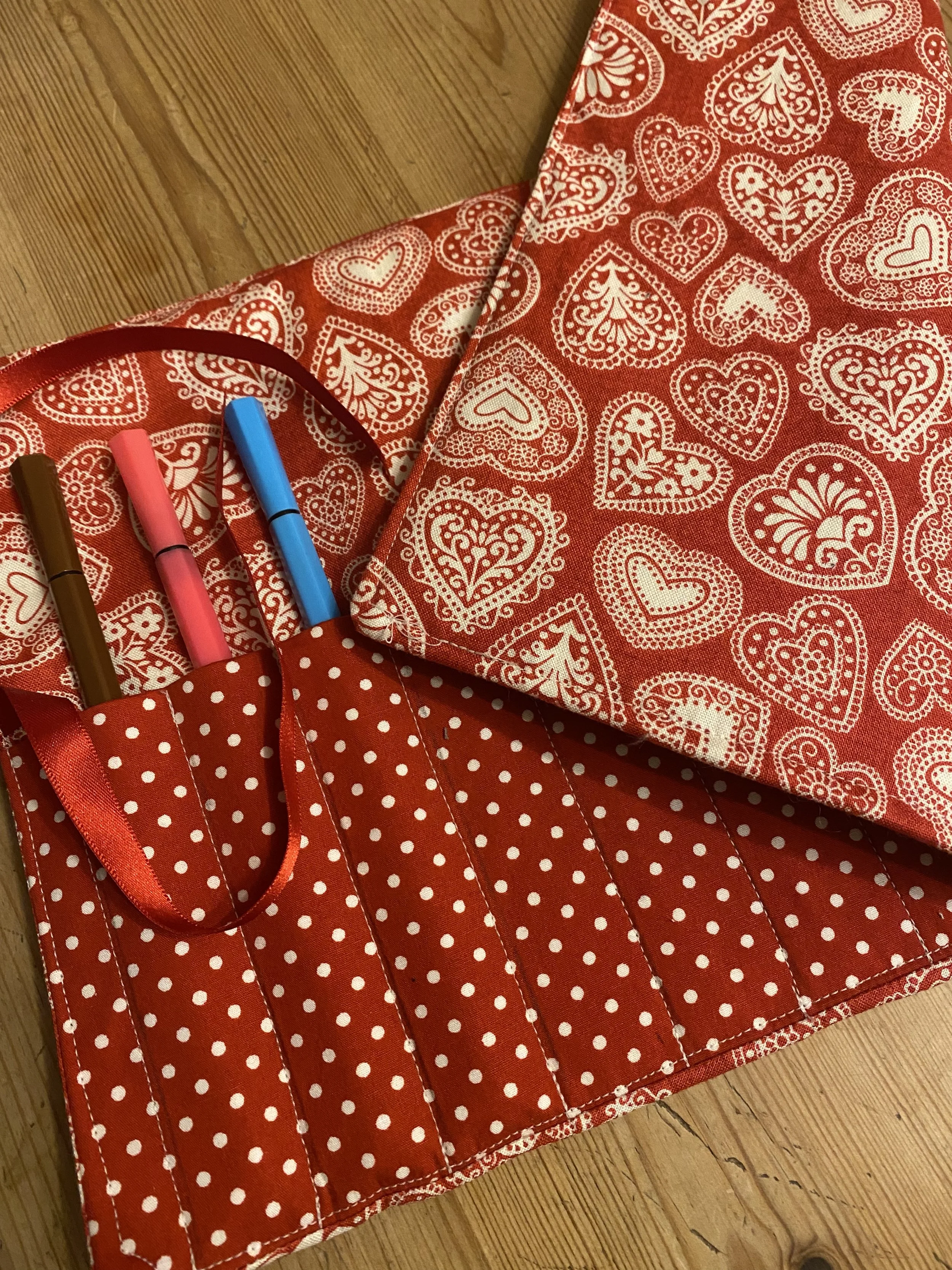 Fabric pen/pencil roll in red heart & spotty fabric x 1