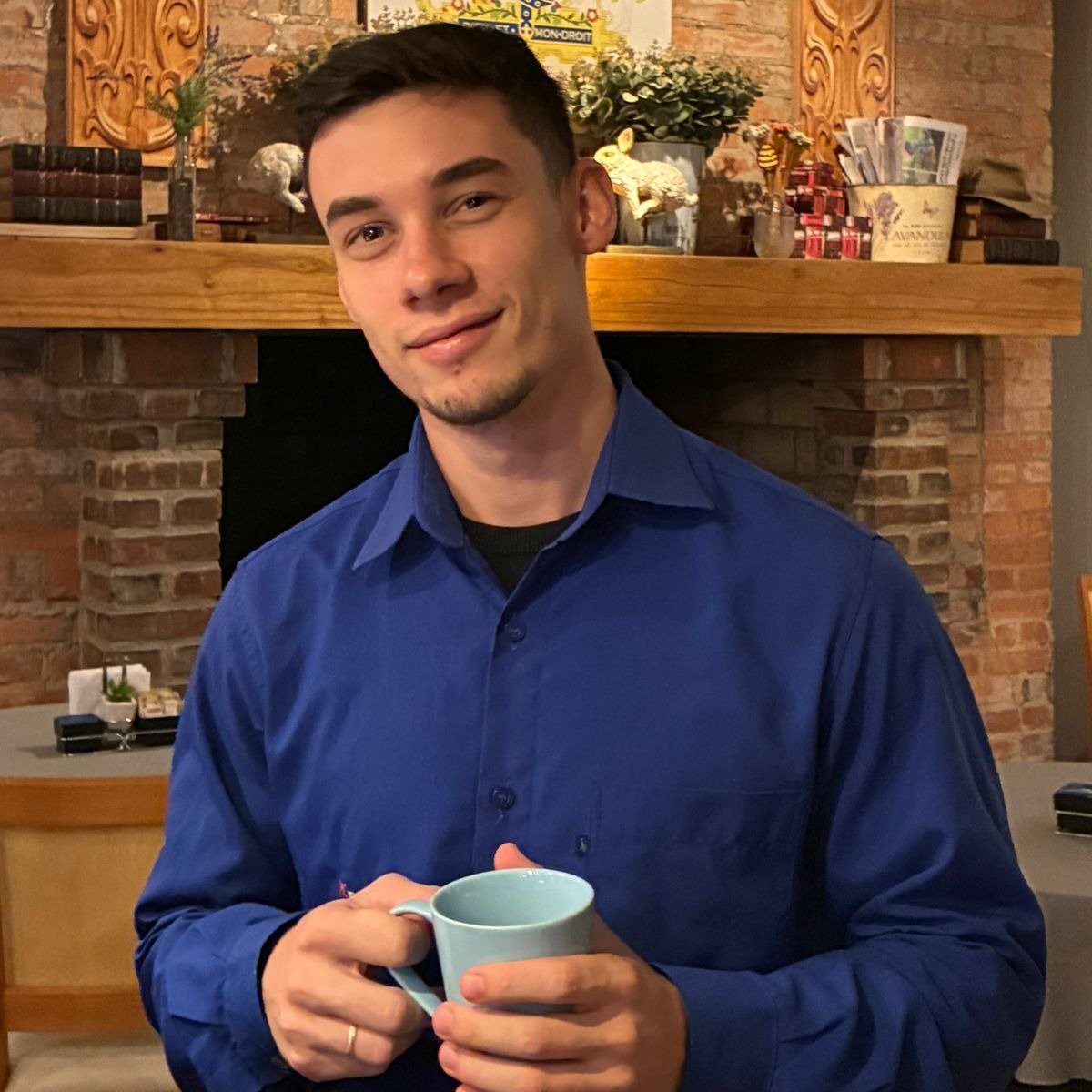 Aquele caf&eacute; ajudando a manter o ritmo.🤗

Sempre com a energia renovada para te receber!