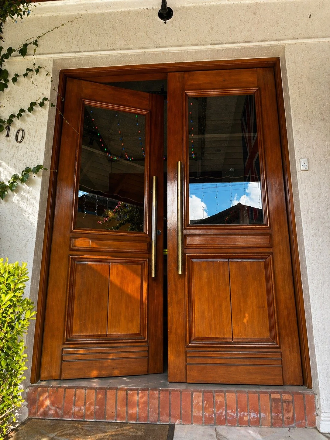 Geborgenheit - Uma palavra grande e de dif&iacute;cil pron&uacute;ncia que um alem&atilde;o usaria para te dizer que goste de um lugar, que se sente verdadeiramente em casa.

&Eacute; assim que esperamos que se sinta saindo daqui, com saudade do temp