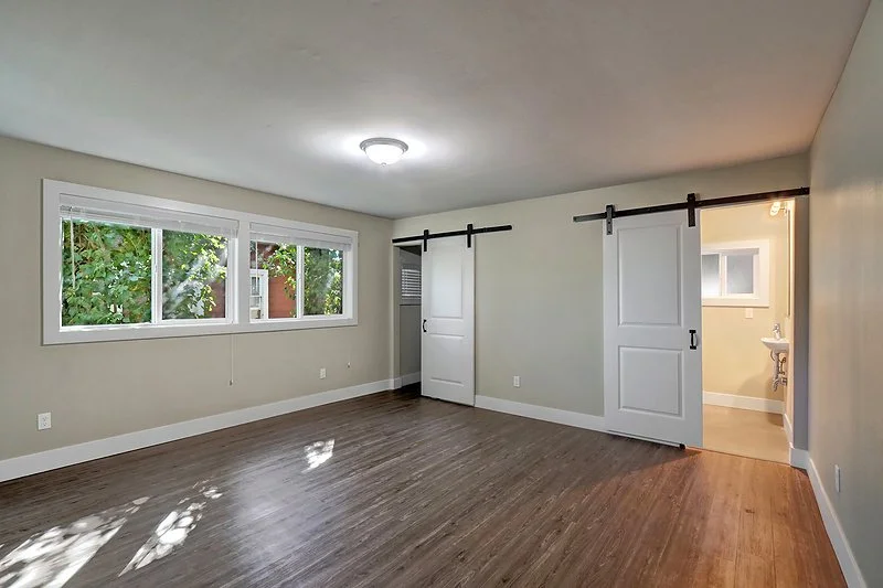 42216_8_1--Bedroom.jpg