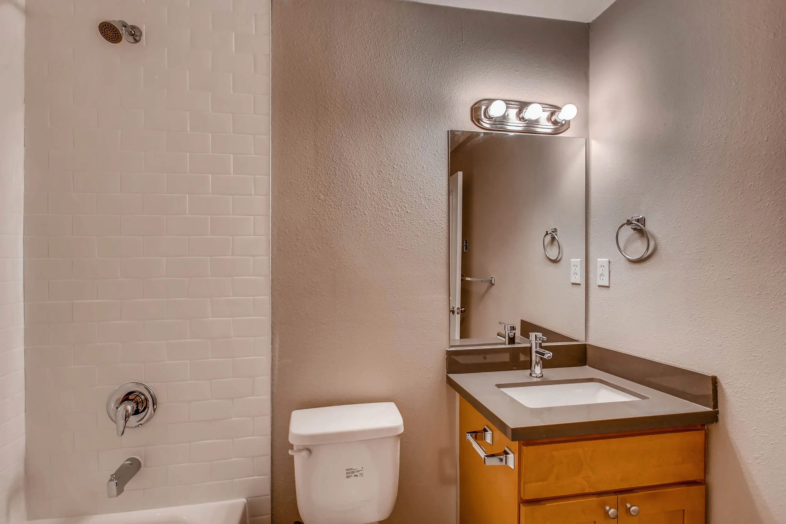 15708-1ST-AVE-NE-Duvall-WA-print-016-9-Bathroom-2700x1800-300dpi.jpg