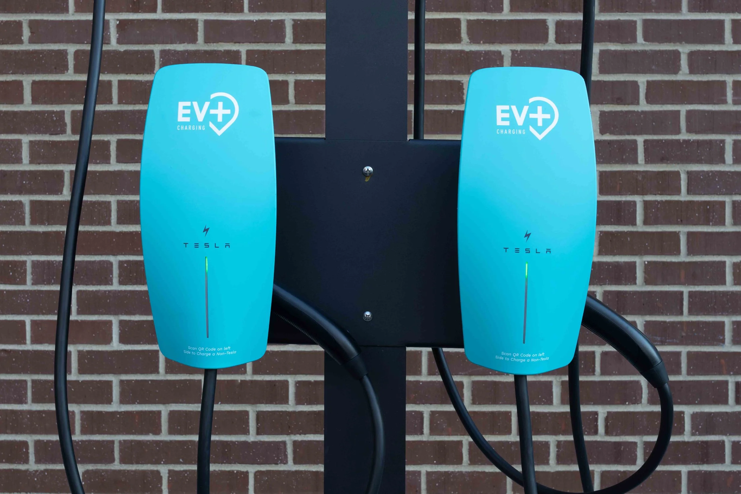 2F9A0037EVCharger.jpg