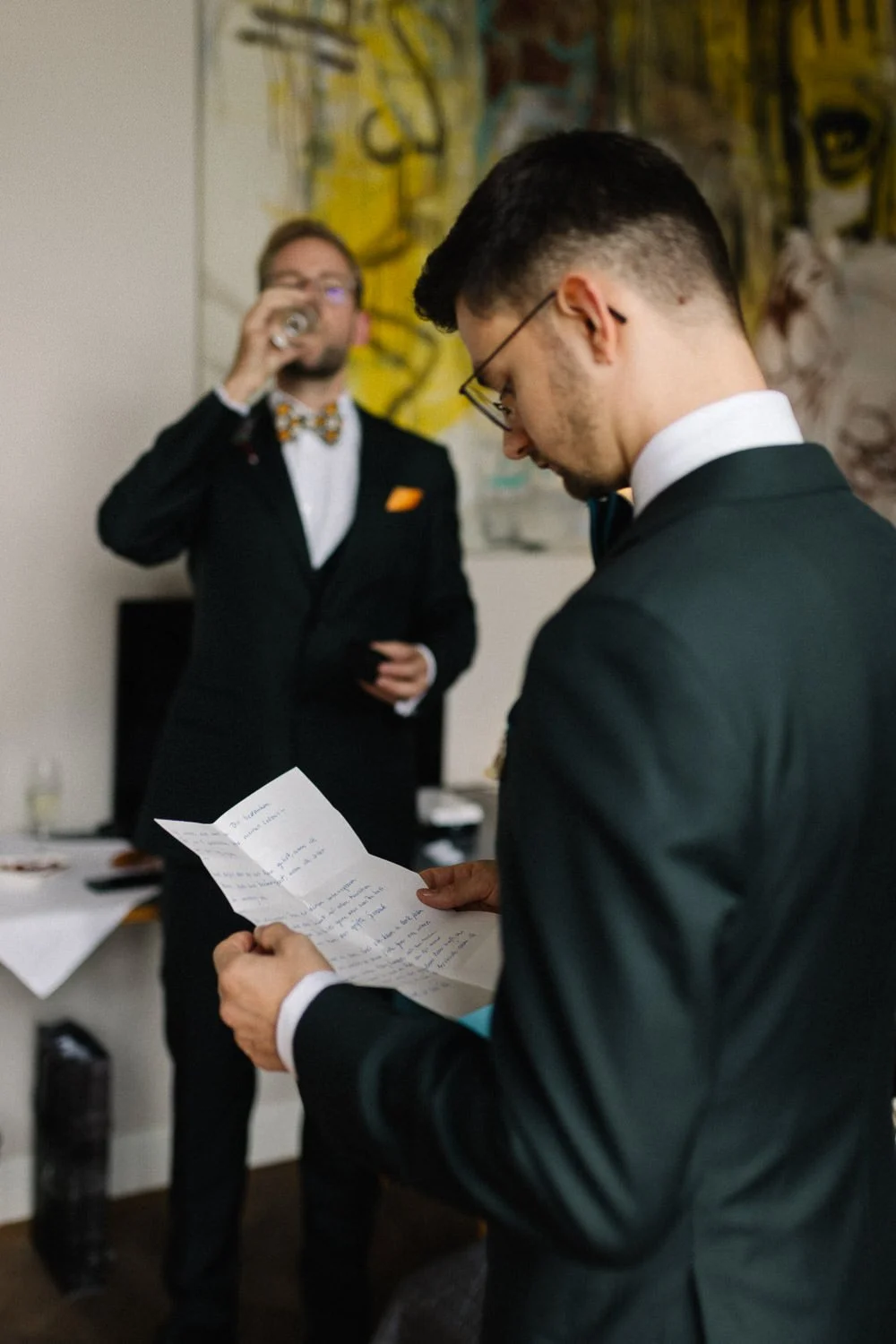 Getting Ready Hochzeit LGBTQ Couple, Villa Blumenfisch Berlin
