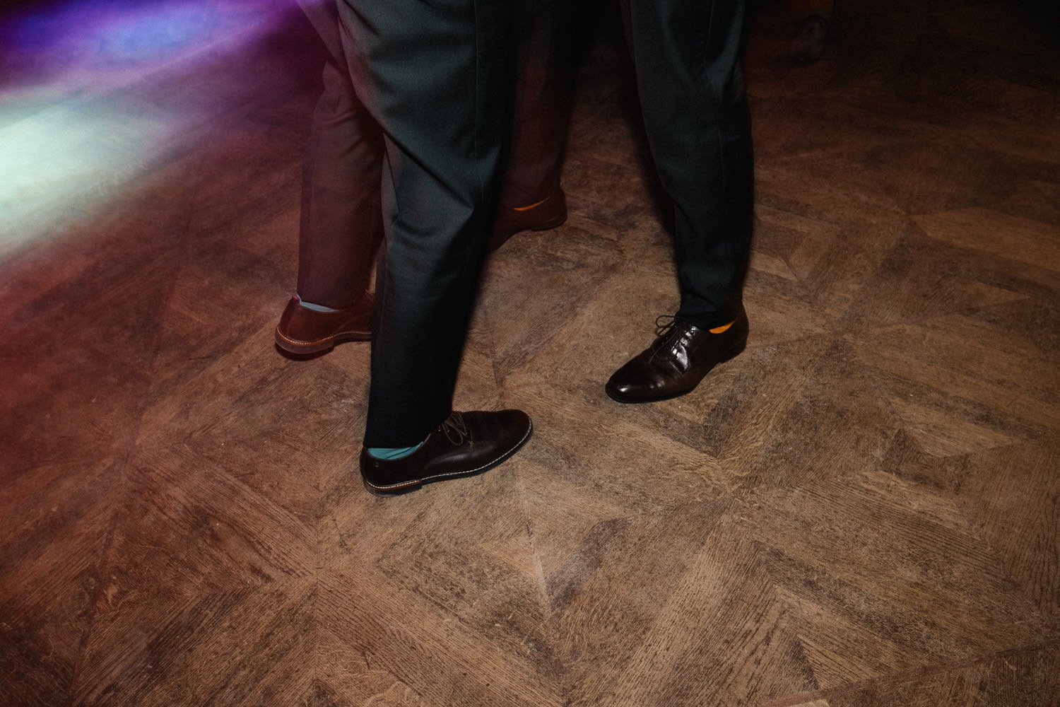 Detailfoto, Beine auf Dancefloor