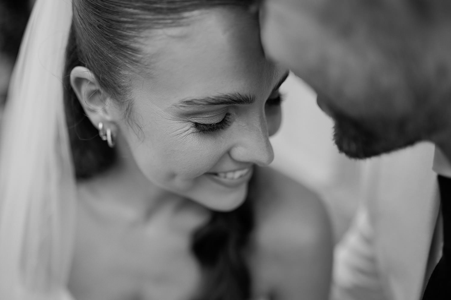 Nahaufnahme Portrait Brautpaar, Schwarzweiß Foto