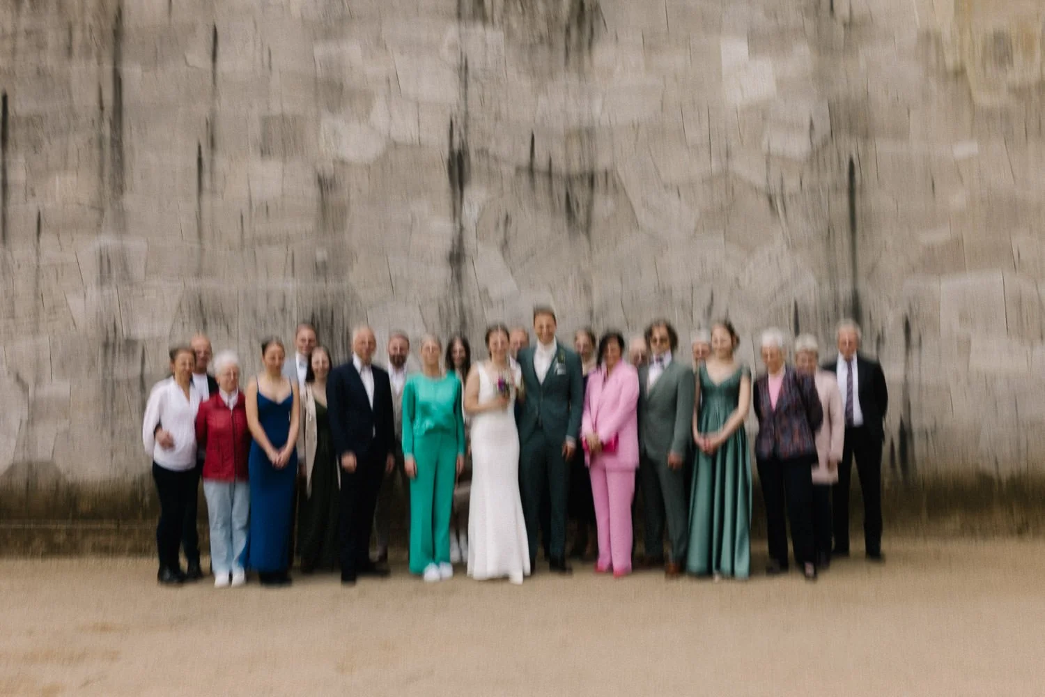 unscharfes Gruppenfoto auf Hochzeit