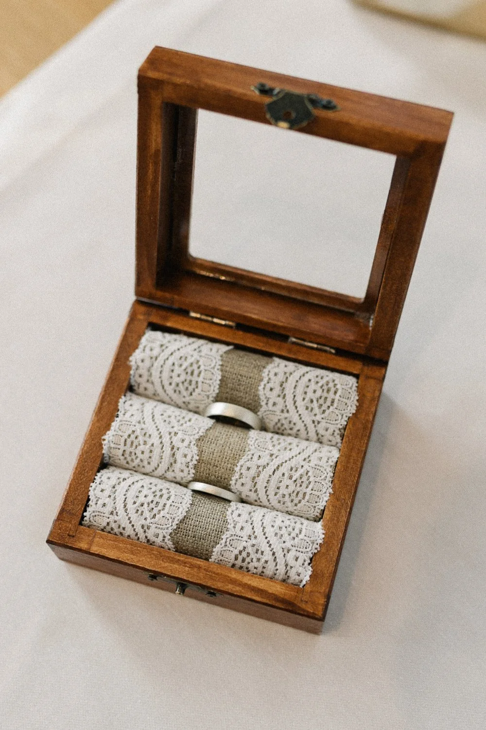 Eheringe in schöner Holzbox