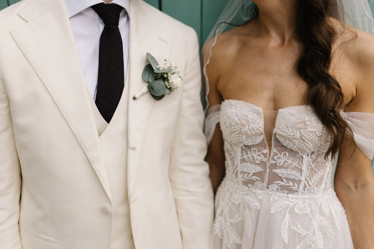 Ausschnitt Oberkörper Brautpaar