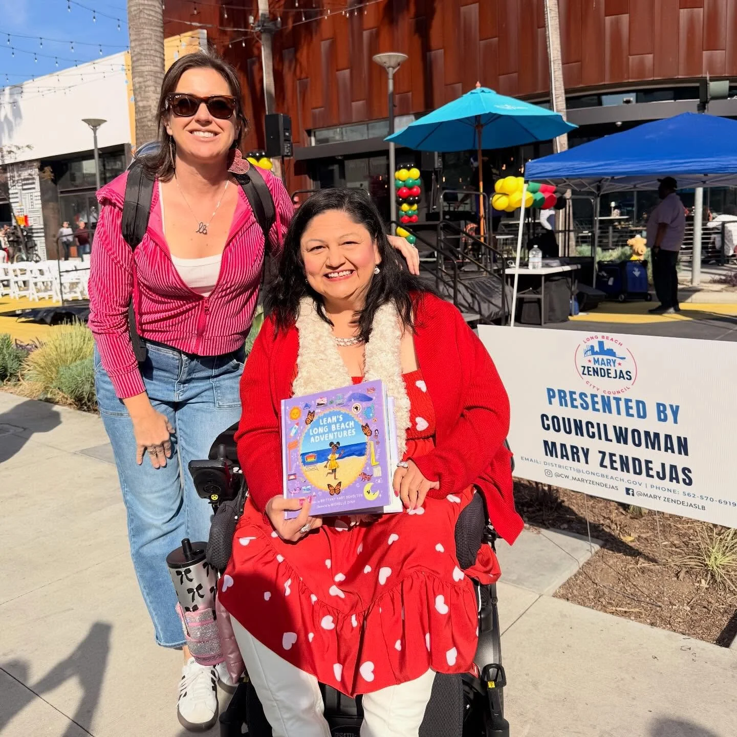 I met the wonderful @cw_maryzendejas @molaa.art during the museum&rsquo;s Dia de los Muertos festival in October. I asked her if I could interview her about the importance of the festival in her district and she said yes with a genuine smile. 😀 

Ma