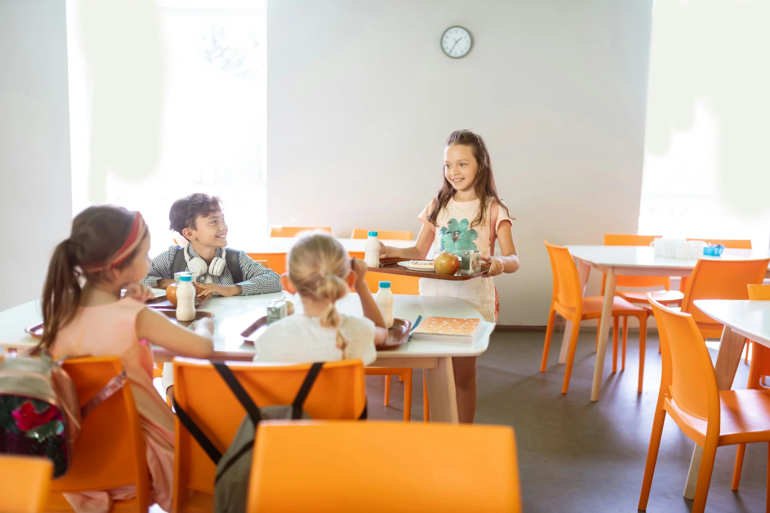 School Kids eating lunch