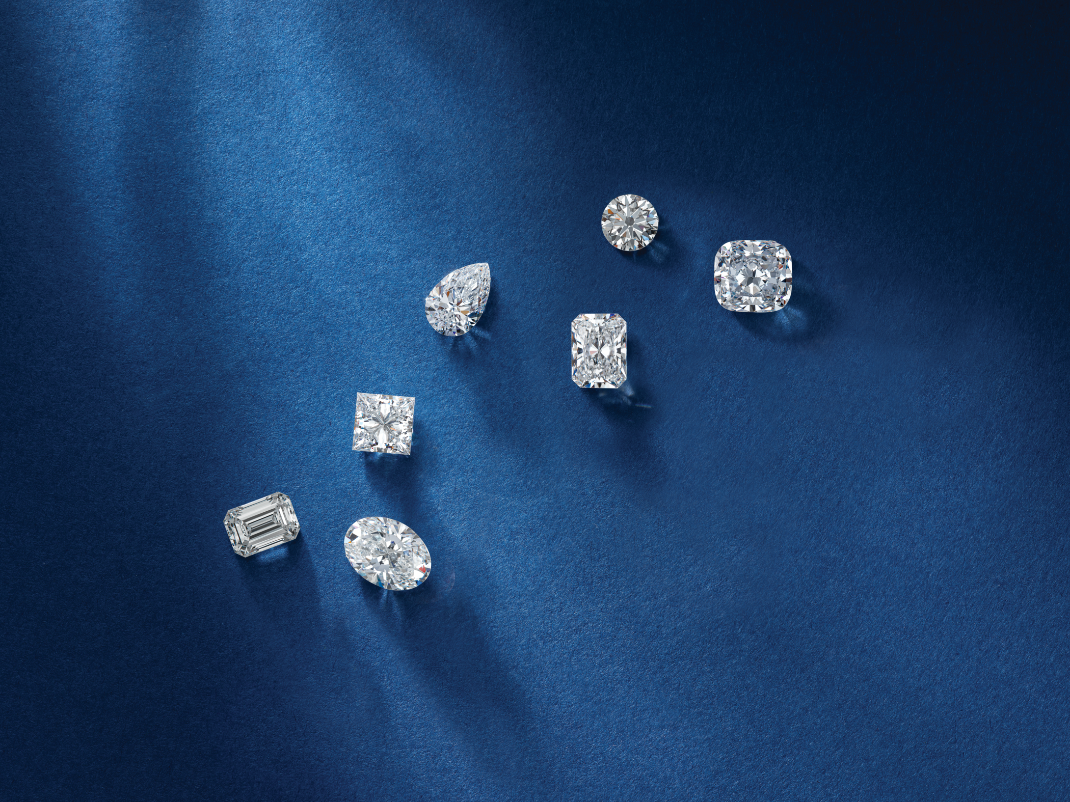 How to Choose an Engagement Ring: A Guide to Stone Shapes