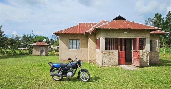 The Goshen House of Prayer is strategically located in the Kenya-Uganda border region. This is home base where unceasing adoration and worship to Jesus is lifted high, key intercession is released, and nations are reconciled to the glory of God! 🙏💚