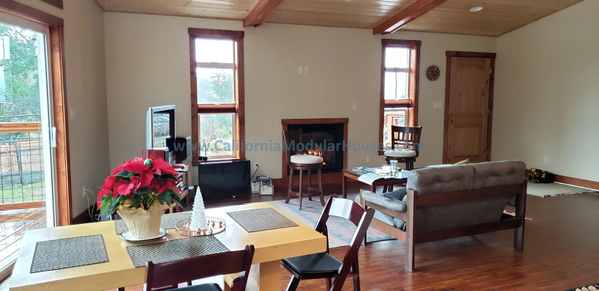 This modular home has a nice spacious living room with lots of windows and it shows recessed lighting & the front door.  This home is in Santa Rosa, Sonoma County, California.  It is a fire rebuild from the Tubbs Fire.  
