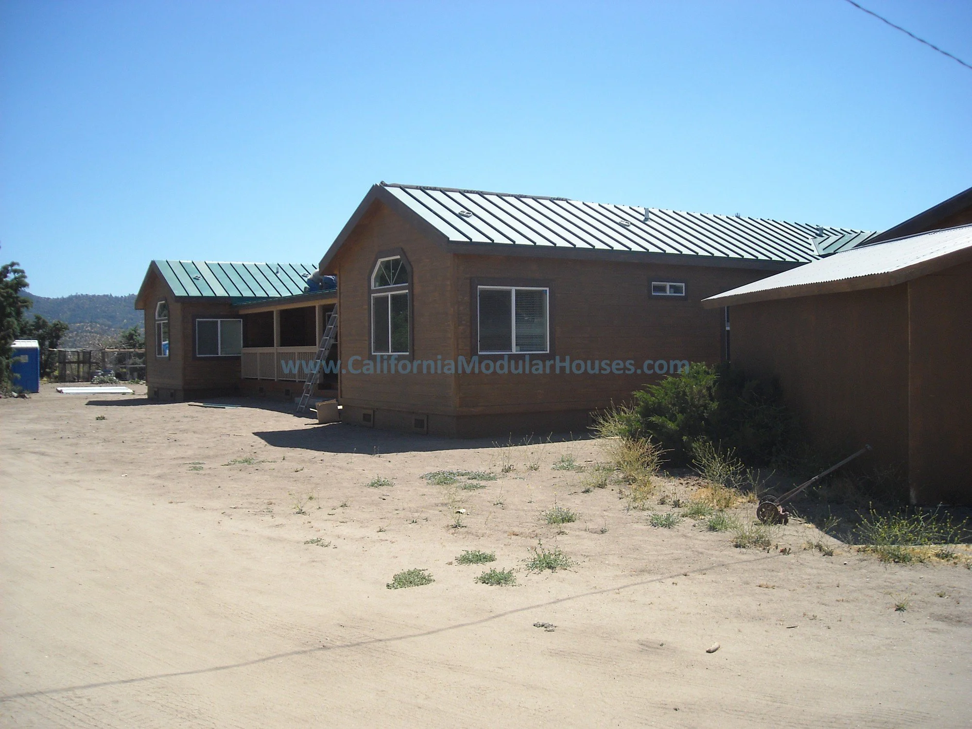 This modular home features stained lap siding.  It is part of our Hollywood Series of Homes, the Hollywood Maxim.  It was built in Walker Basin, Kern County, California.  