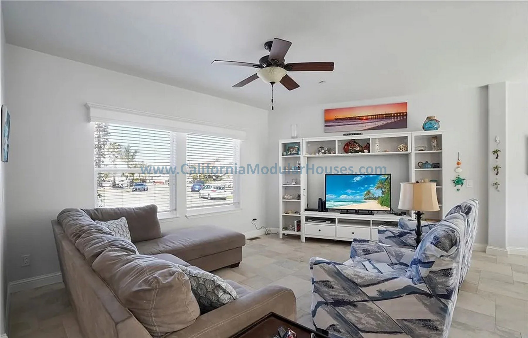 Living room with white walls.  California Modular Houses. Pre fabricated homes.  Modular houses for California.  Casas modulares.  Coastal California.  Ventura County, CA.  