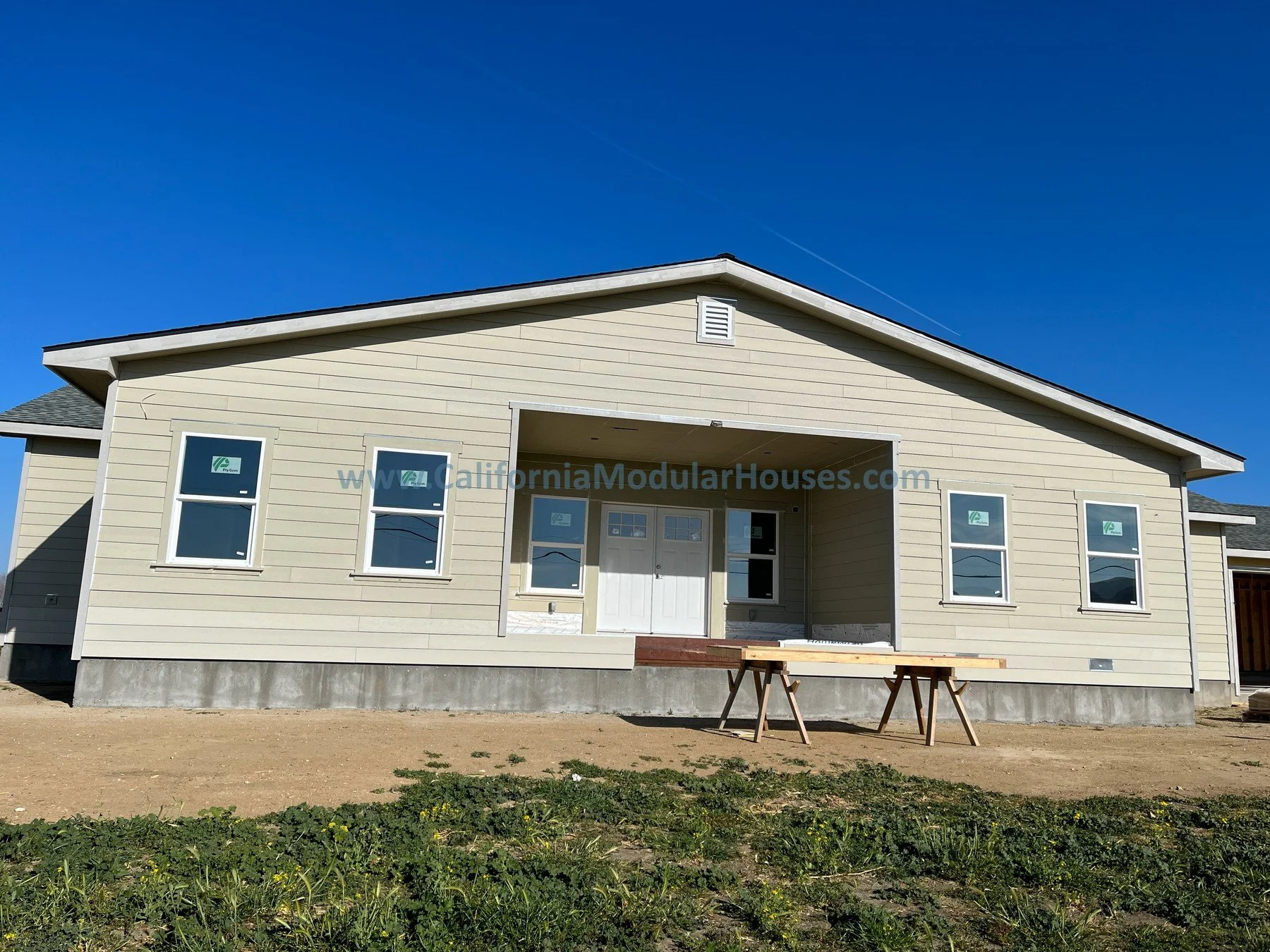 A newly built house nearing completion Image M exterior of a modular home that has 3 bedrooms and 2 bathrooms California modulars CA prefab