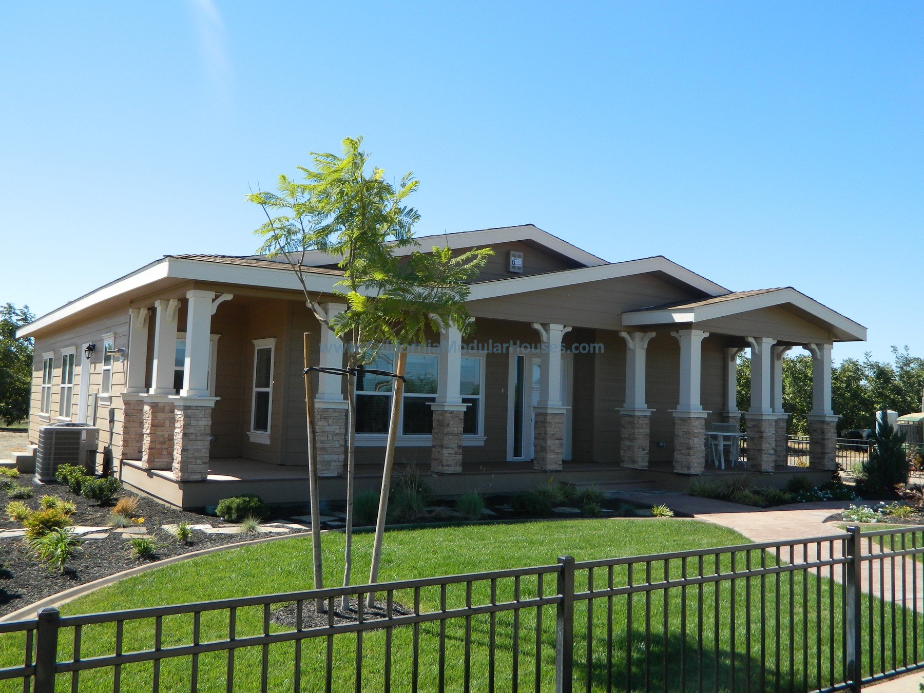 The_Gustine_00002.jpg