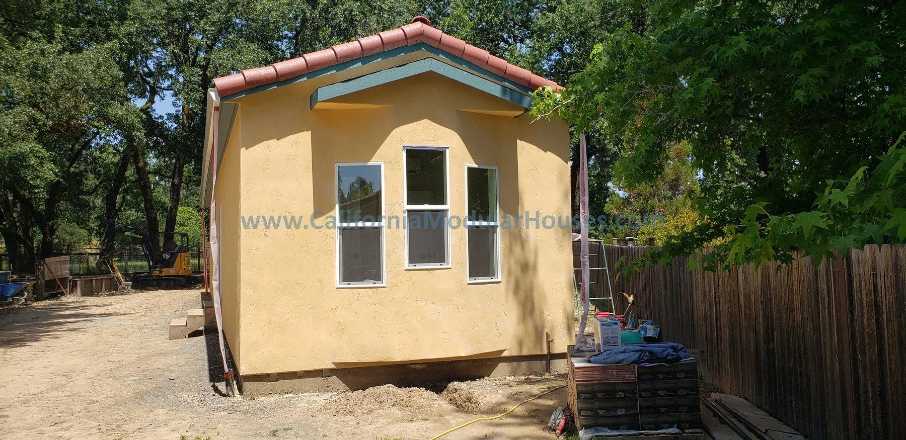 Picture of Interior Modular Prefab ADU  2 bedroom, 2 bathroom prefab Accessory Dwelling Unit from the exterior.   
